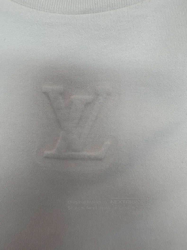 Louis Vuitton Louis Vuitton White embossed short sleeves Size US XL / EU 56 / 4 - 4 Thumbnail