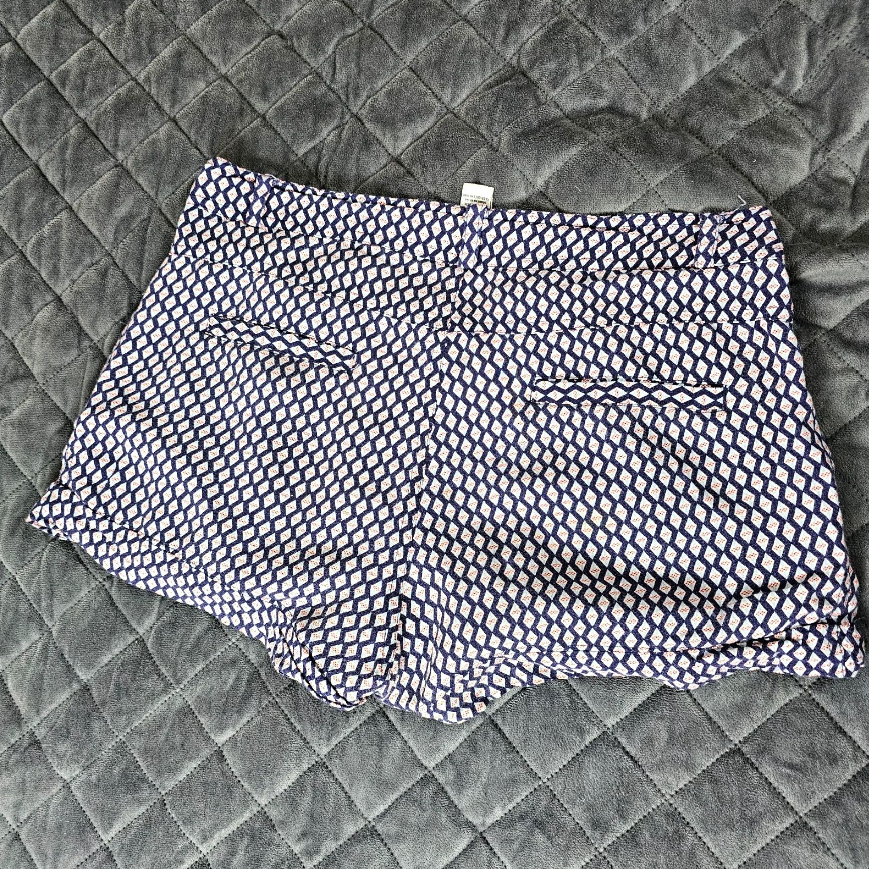 Forever 21 Forever 21 Shorts Bermuda Womens 26 Blue Casual Flat Front Geometric Pocket Zip Button Cotton Blend Size 42" / US 20 - 6 Thumbnail