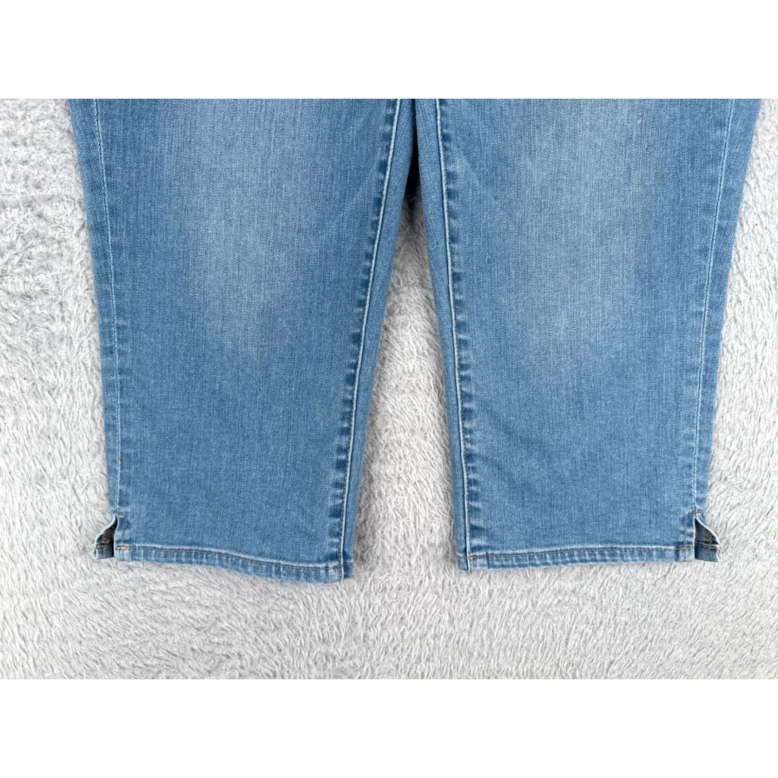 Talbots Talbots Jeans Women 8 Capris Denim Mid Rise Blue Cotton Blend 30x18 5-Pocket Design Womens Size 30" / US 8 / IT 44 - 2 Thumbnail