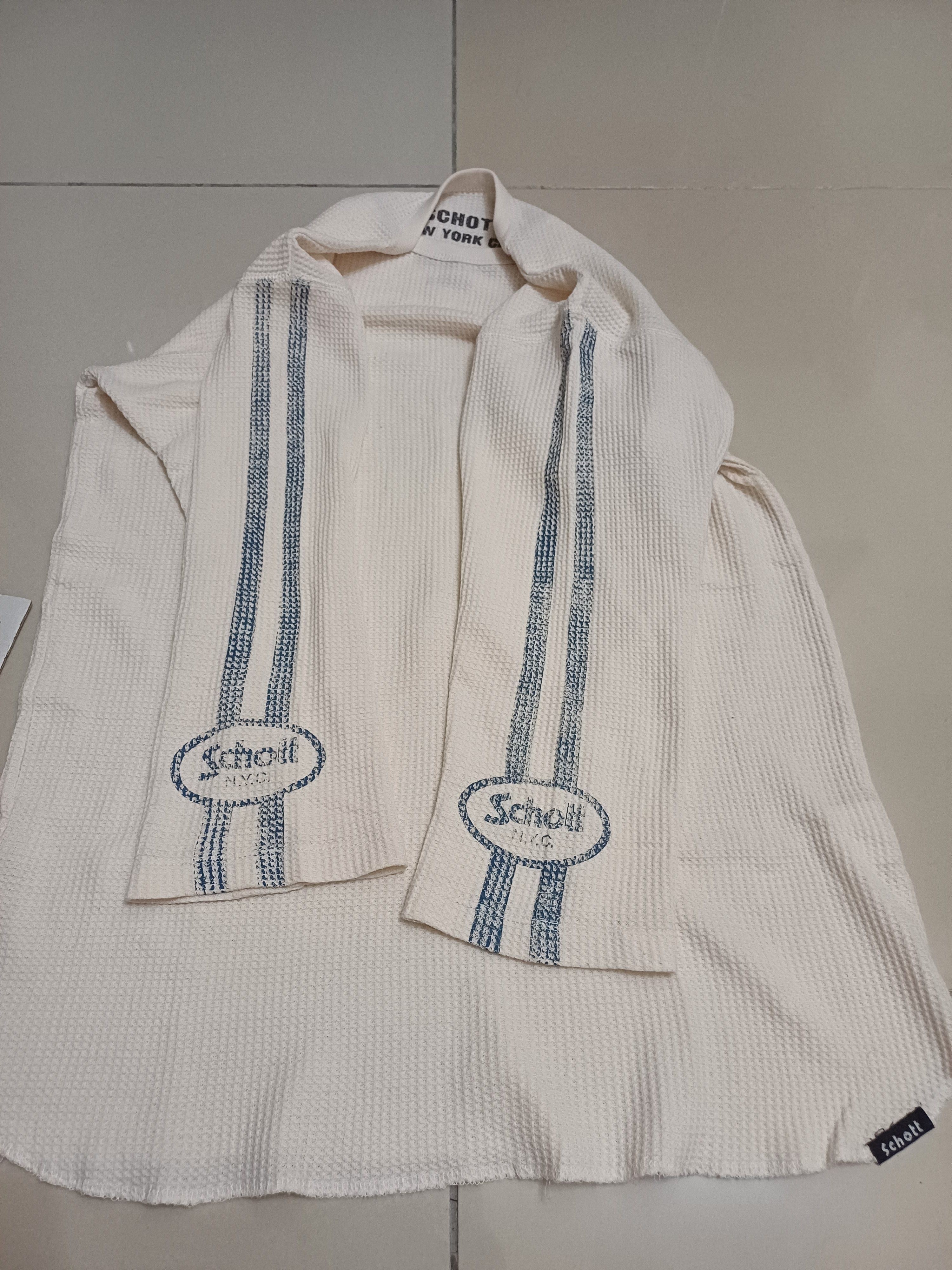 Awesome 3 quarter t shirt 🔥SCHOTT vintage brand🔥