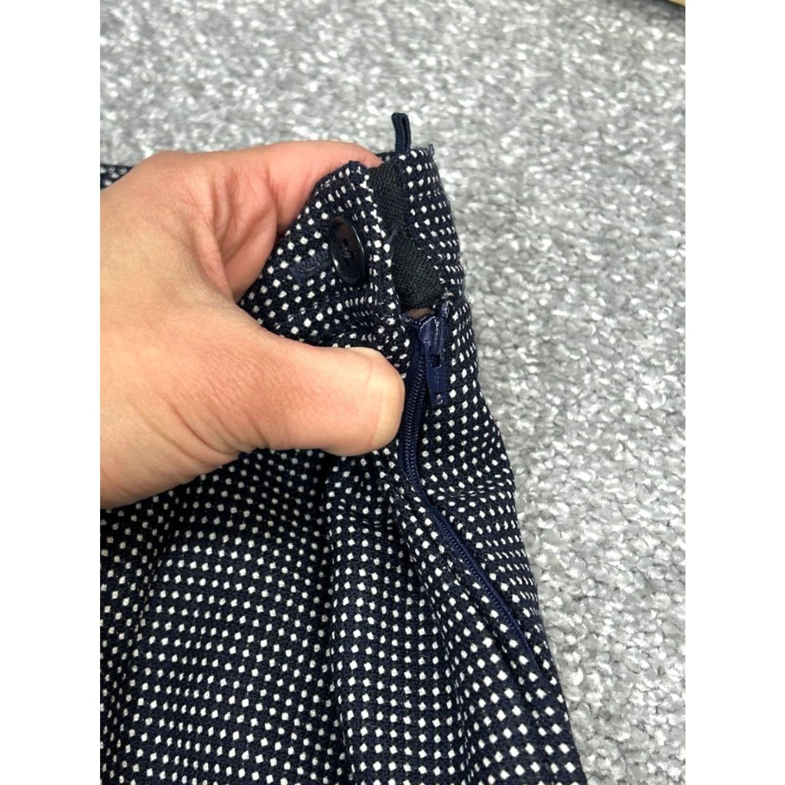 Valentino VINTAGE Valentino Skirt Pencil Womens 40 Black Check Zip Back Slit Casual 90s Modern Womens Size 32" / US 10 / IT 46 - 5 Thumbnail