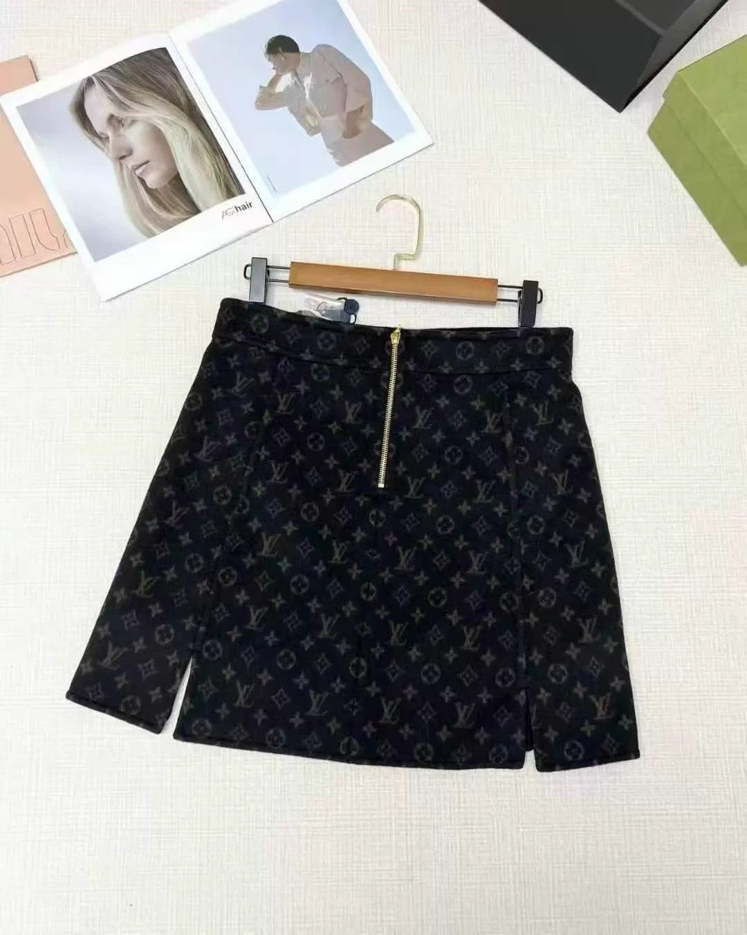 Louis Vuitton LV Monogram Wool Skirt 38 Deadstock Size 27" / US 4 / IT 40 - 4 Thumbnail