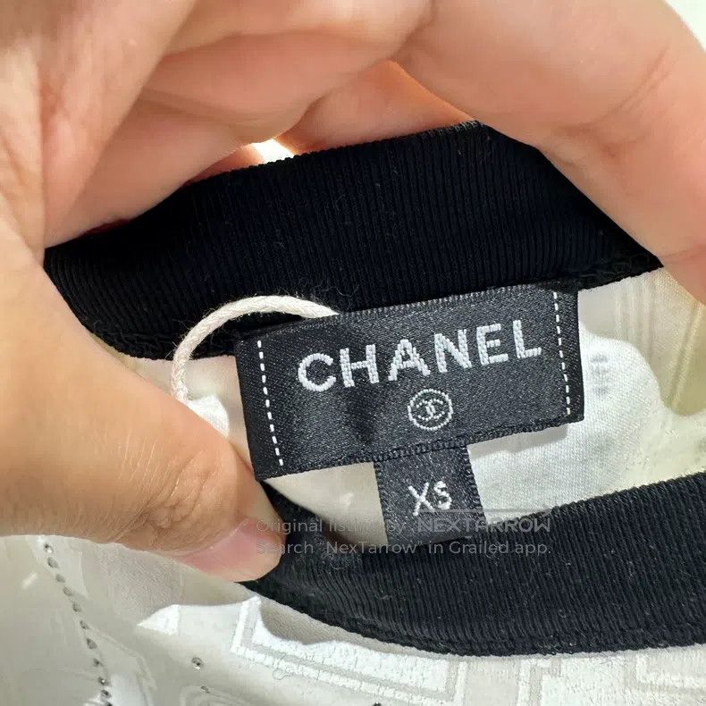Chanel Chanel 23C white full-printed rhinestone logo round-neck s Size XS / US 0-2 / IT 36-38 - 3 Thumbnail