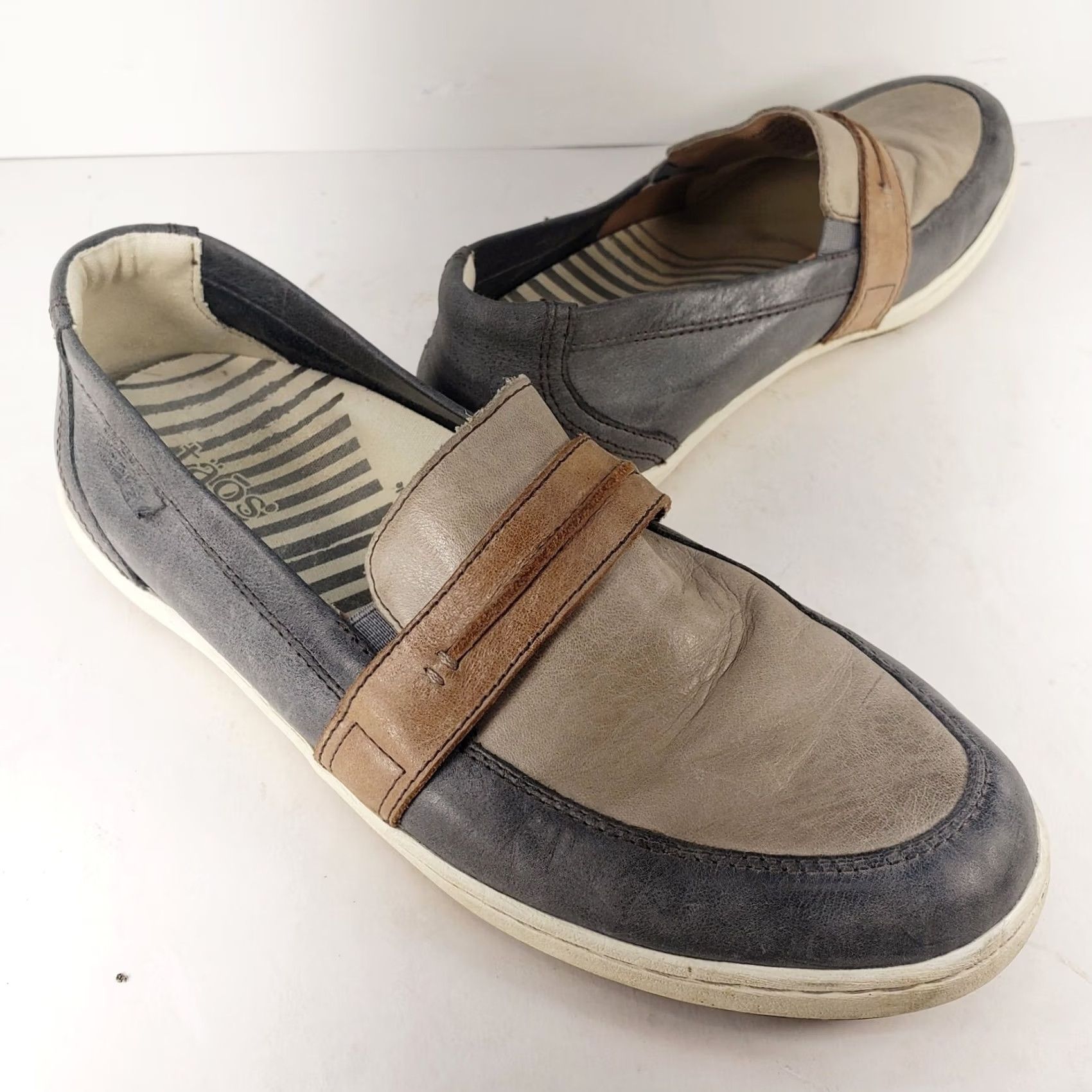 Taos Taos Upward Leather Loafer Women Size 9 Navy Beige Brown Activewear Flat Shoes Size US 9 / IT 39 - 2 Thumbnail
