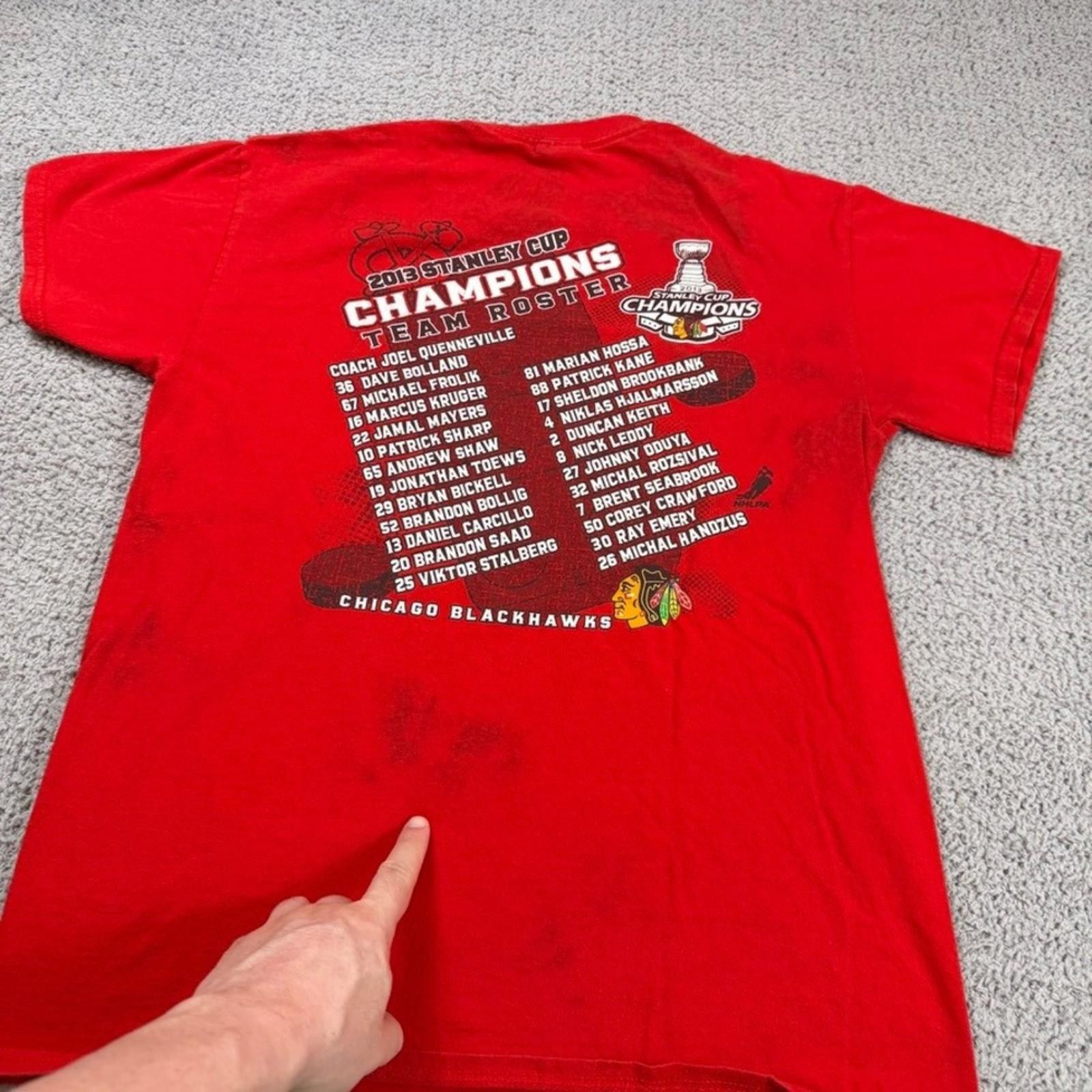 Gildan Chicago Blackhawks 2013 Stanley Cup Champions Roster T Shirt Size US M / EU 48-50 / 2 - 9 Thumbnail