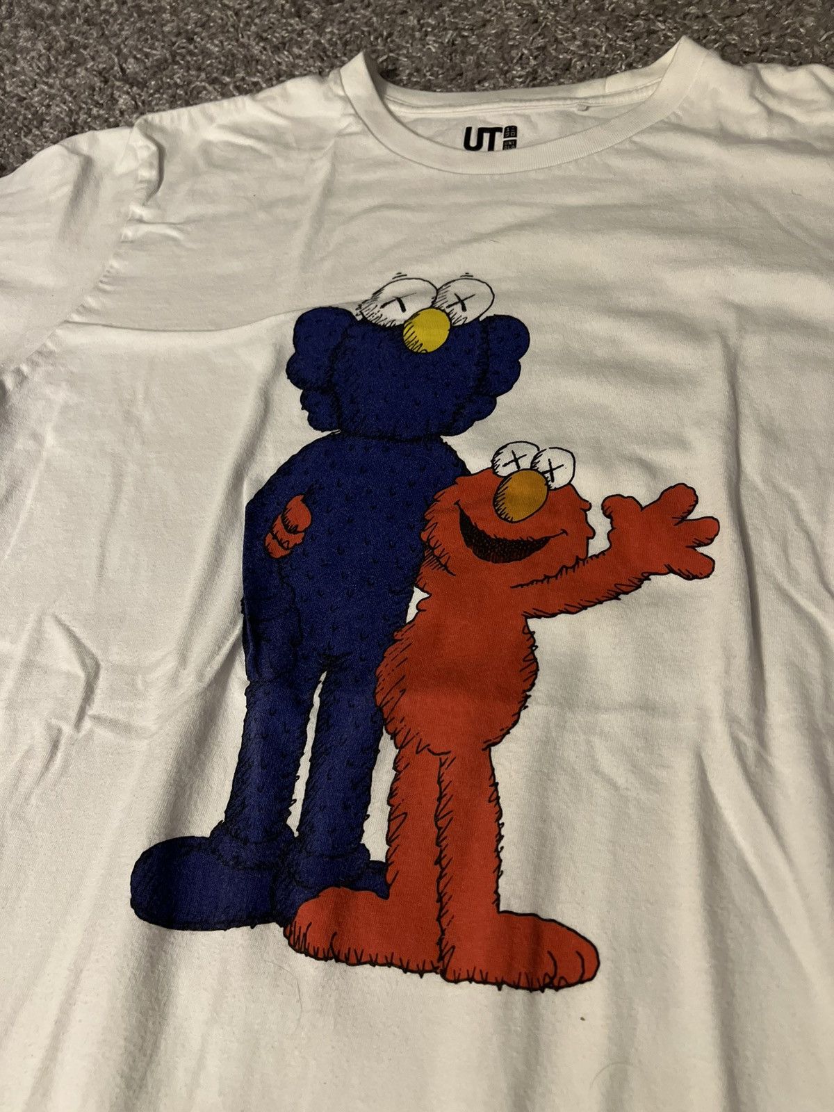 Kaws × Uniqlo Kaws BFF Uniqlo Sesame Street White T-Shirt Large L Size US L / EU 52-54 / 3 - 2 Thumbnail