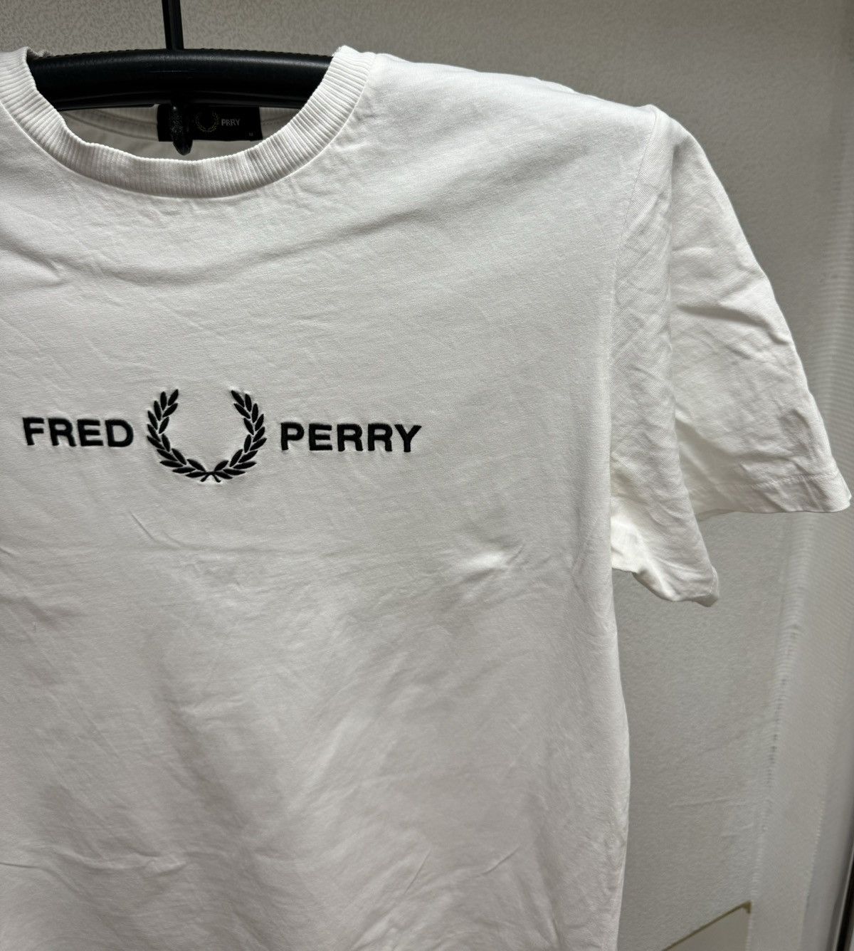 Fred Perry Fred Perry big logo white t-shirt M sz Size US M / EU 48-50 / 2 - 3 Thumbnail