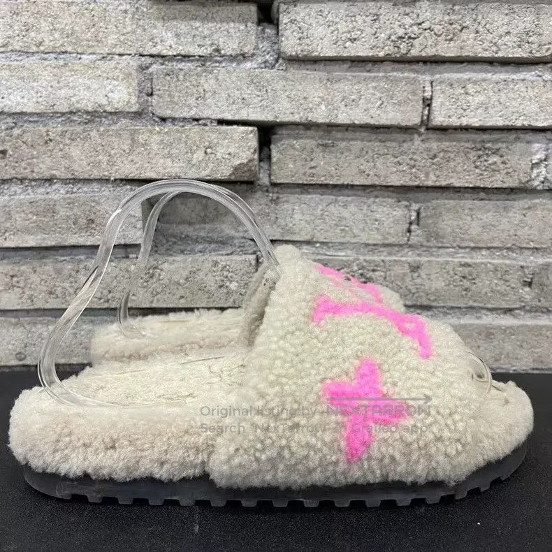 Louis Vuitton Pink presbyopic teddy slippers