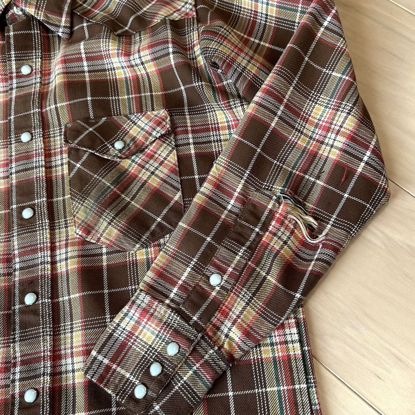 Wrangler VINTAGE Wrangler Shirt Men 15x33 Pearl Snap Plaid Flannel Distressed Button-Up Western Cowboy 60s 70s Hipster USA Shacket Regular Mens Size US M / EU 48-50 / 2 - 2 Thumbnail