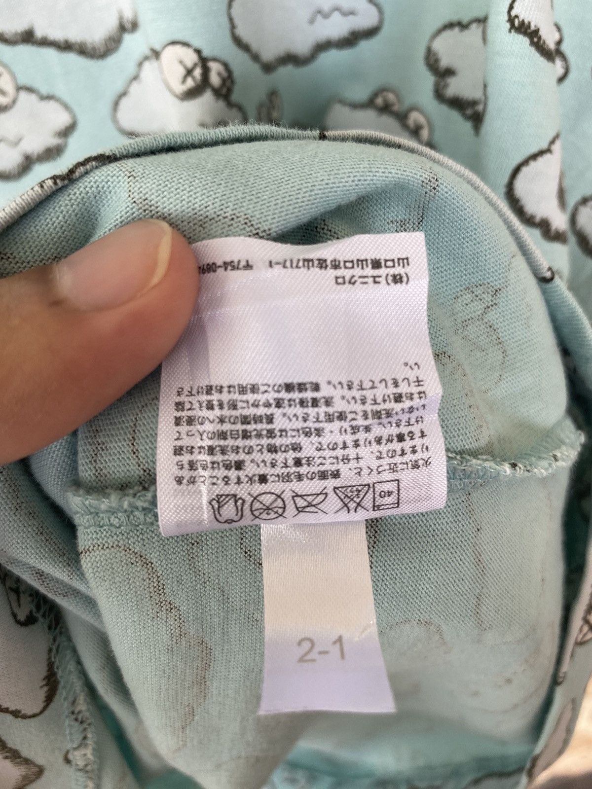 Vintage Rare Uniqlo X Kaws Fullprint Tshirt Size US L / EU 52-54 / 3 - 15 Thumbnail