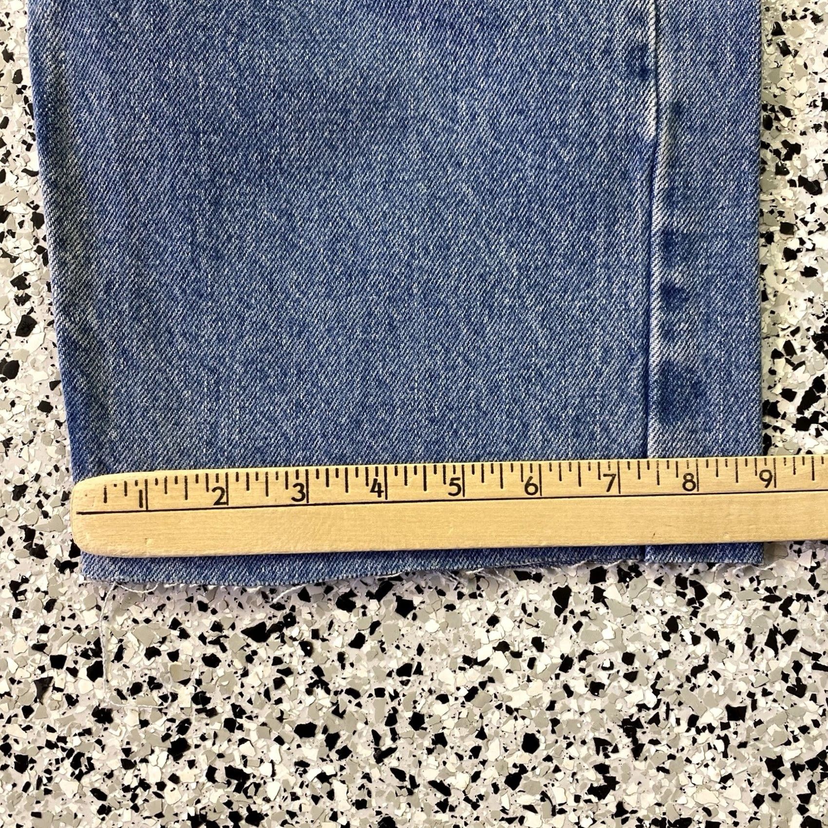 Levi's VINTAGE Levi's 505 Jeans Mens 32x33 CUT SHORT Blue Straight Denim USA MADE Jeans Mens 32 Regular 5-Pocket Design Medium Wash Bagged? Size US 32 / EU 48 - 2 Thumbnail