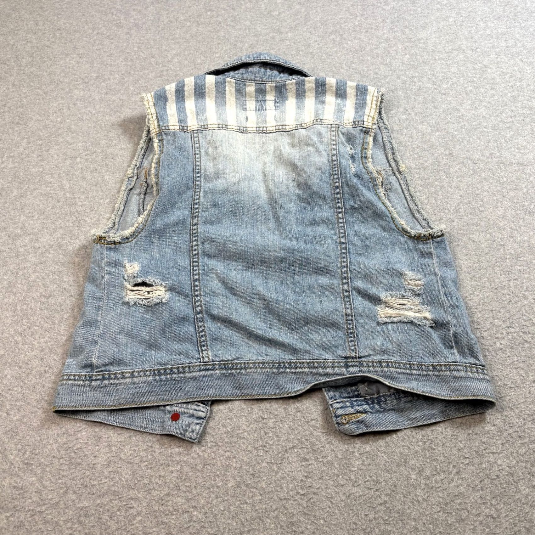 Denime Bullhead Denim Vest Woman M Blue Stars Stripes Distressed Rockabilly Y2K Motif Den﻿im Distress Rockabilly Vest Woman M Blue Stars Stripes Size M / US 6-8 / IT 42-44 - 2 Thumbnail