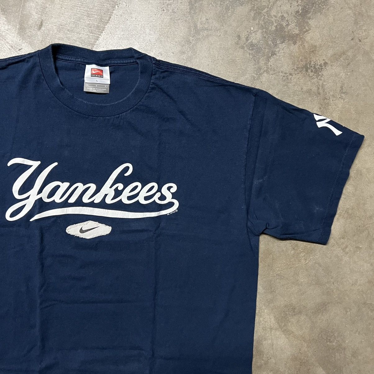 New York Yankees × Nike × Vintage Vintage 2000’s MLB New York Yankees Team Nike T-Shirt Size US L / EU 52-54 / 3 - 1 Thumbnail