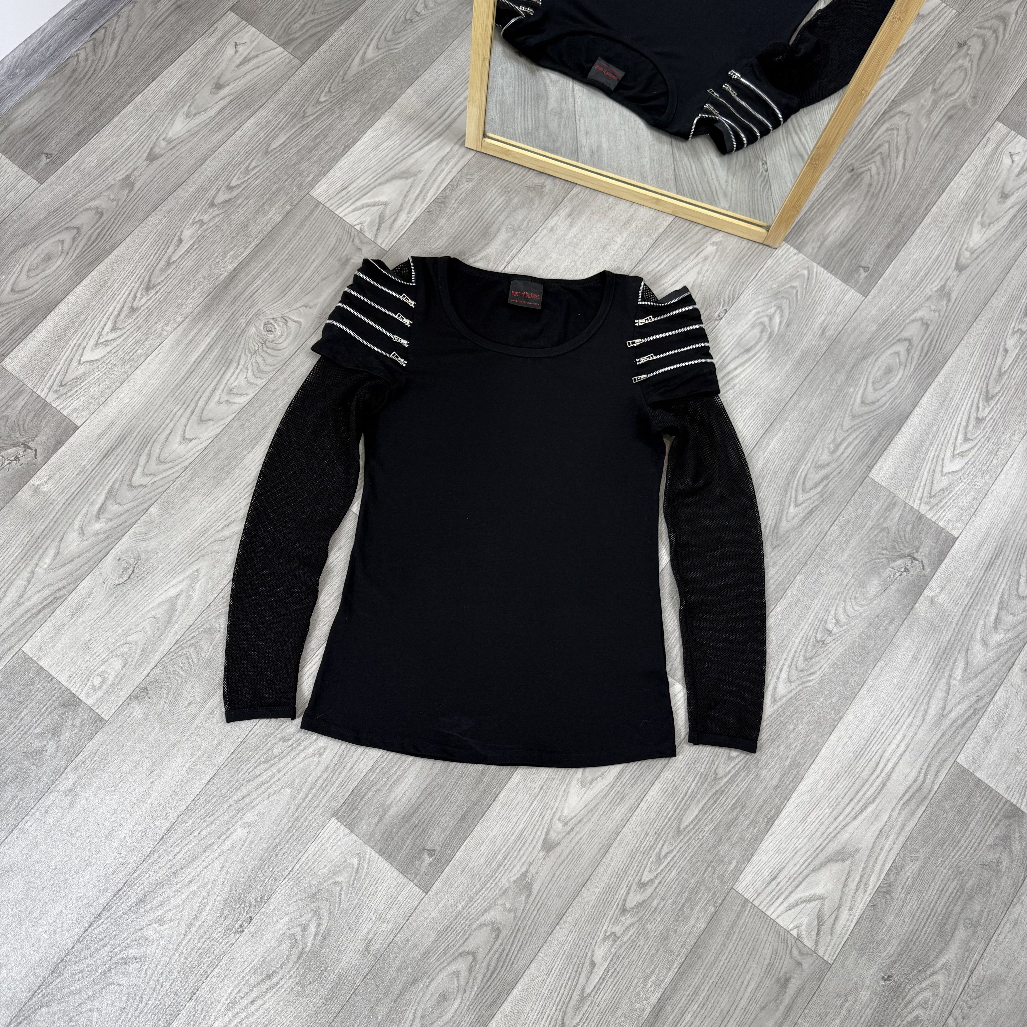 Vintage Vintage Queen of Darkness 00s Mesh Long Sleeve Tee Shirt Size M / US 6-8 / IT 42-44 - 1 Thumbnail