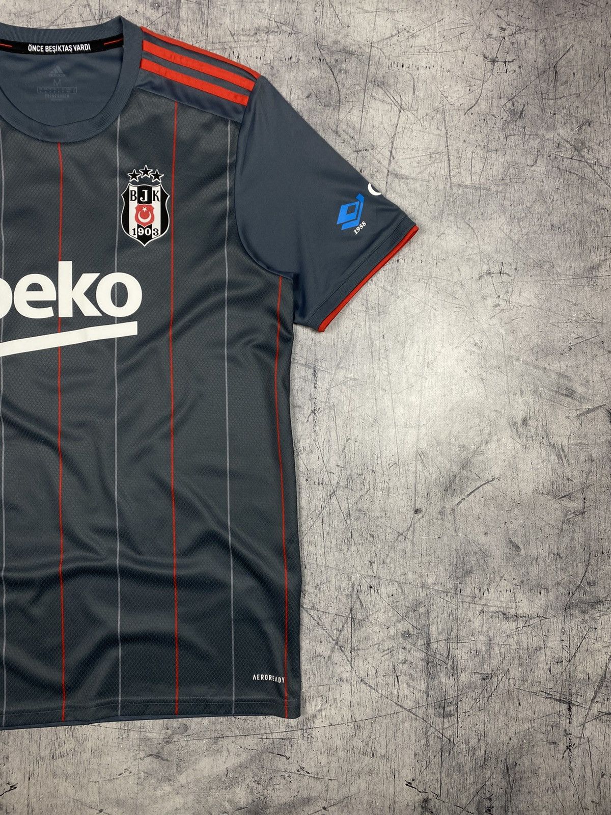 Adidas Adidas Beşiktaş 2021/22 Third Jersey #8 Güven Size US M / EU 48-50 / 2 - 4 Thumbnail