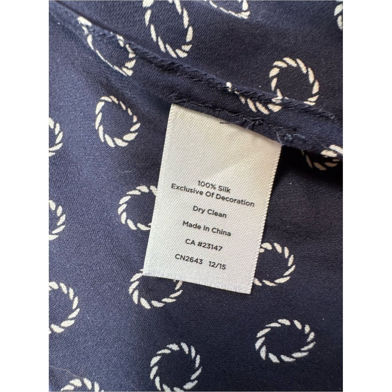 Talbots Talbots 100% Silk Navy and White Geometric Print 3/4 Sleeve Size L / US 10 / IT 46 - 8 Thumbnail