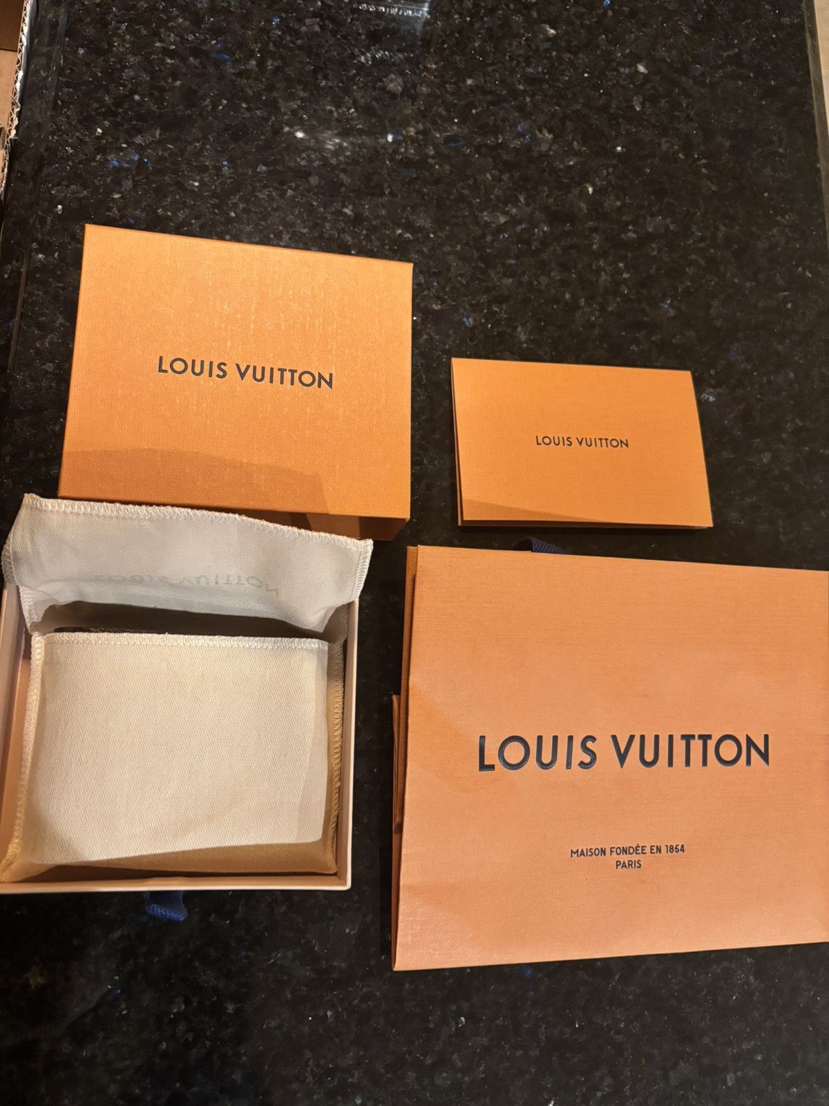 Louis Vuitton Louis Vuitton Double Wallet Size ONE SIZE - 6 Thumbnail