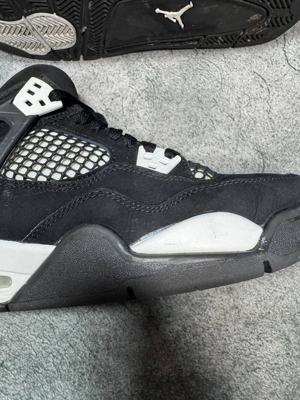 Jordan Brand Size 6.5Y | Jordan 4 White Thunder No Box | Pre-Owned Size US 6.5 / EU 39-40 - 9 Thumbnail