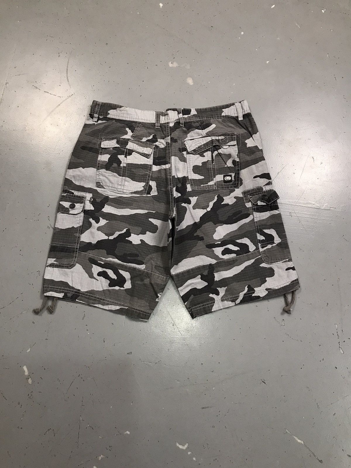 Ecko Unltd. Rare vintage Ecko UNLTD camo cargo denim short Size US 36 / EU 52 - 2 Thumbnail