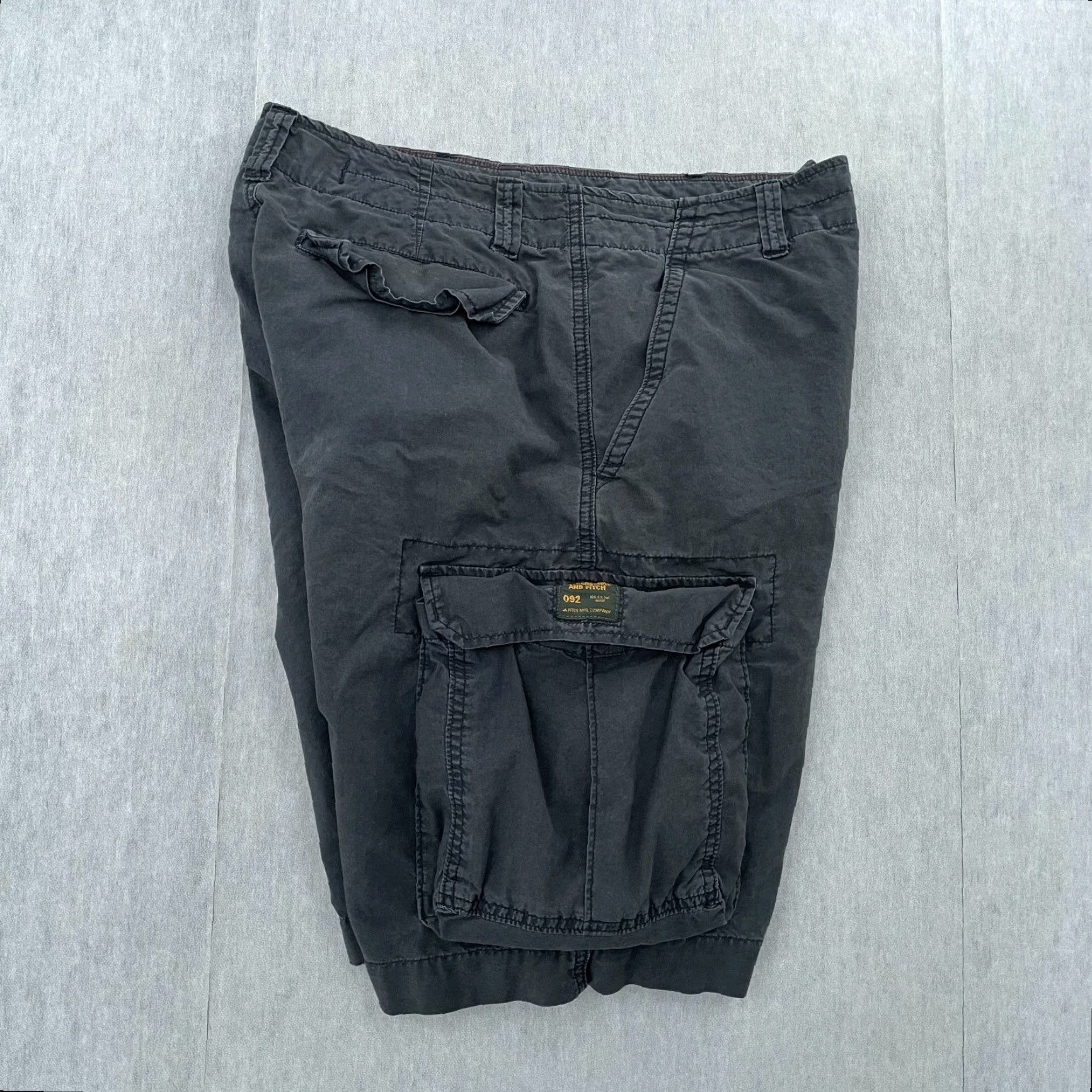 Abercrombie & Fitch Abercrombie & Fitch Shorts Adult 32 Gray Cargo Utility Pockets Logo Mens Y2K Size US 32 / EU 48 - 3 Thumbnail