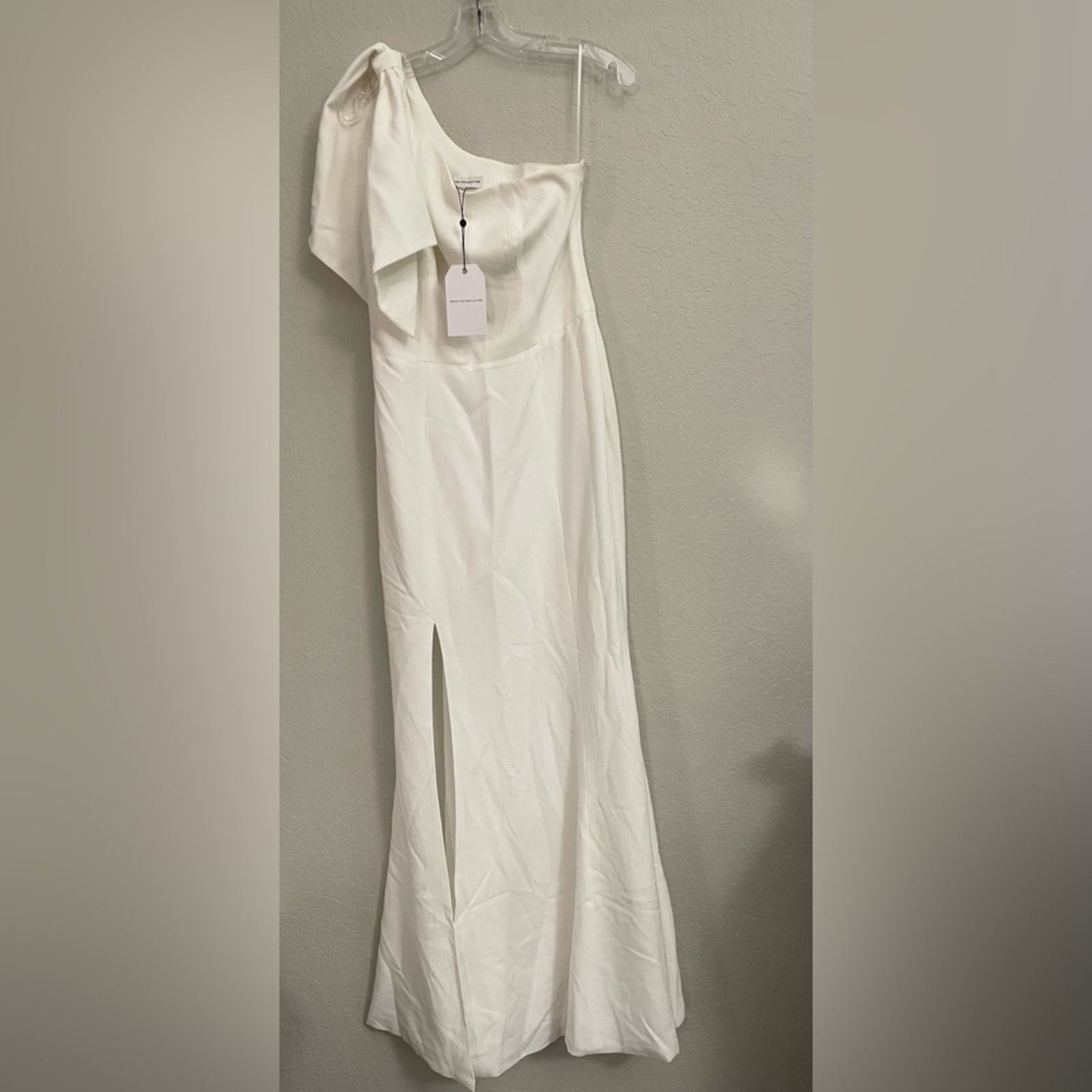 Dress the Population Dress the Population Georgina Asymmetrical Bow Dress White M Size M / US 6-8 / IT 42-44 - 1 Thumbnail