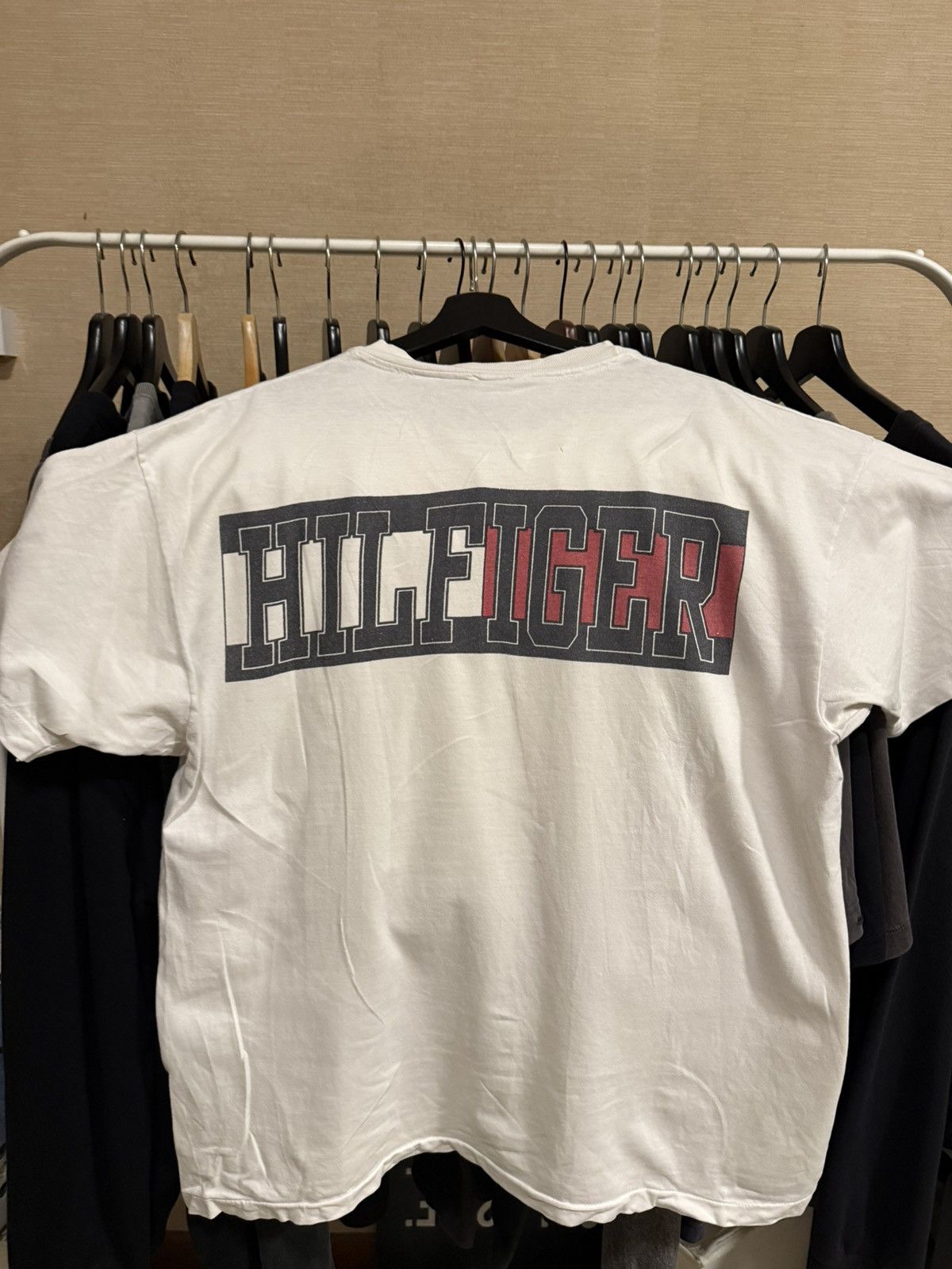 Tommy Hilfiger Vintage 1990s Tommy Hilfiger Single Stitched Tee Size US L / EU 52-54 / 3 - 12 Thumbnail