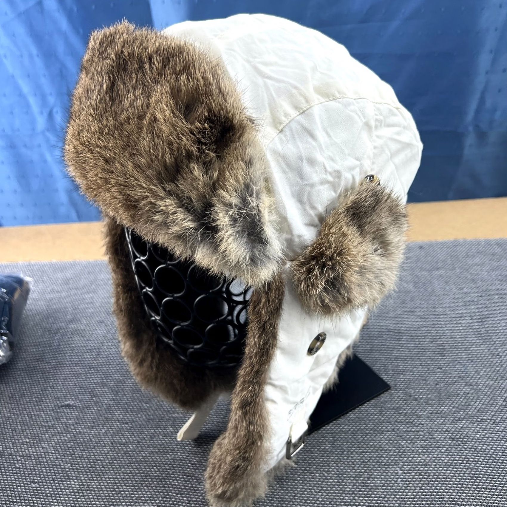 Vintage Barts Trapper Hat Unisex Adults One Size White Ear Flap Aviator Ushanka Fur Polyester Knit Vintage: No OS Size ONE SIZE - 2 Thumbnail