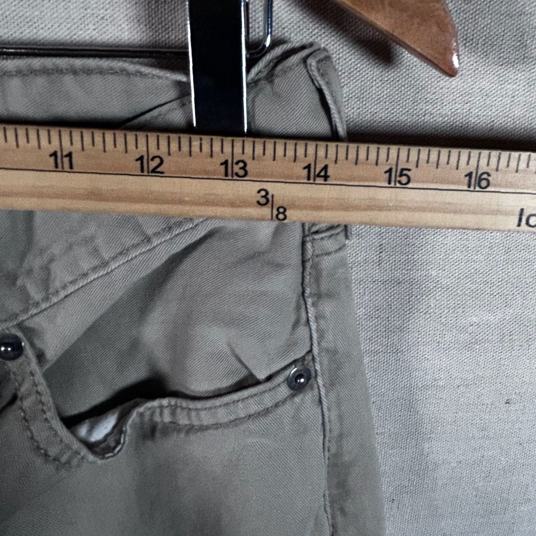 Levi's Levi's 514 Straight Fit Pants Mens Size 30x32 Khaki Tan Cotton Blend 5-Pocket Denim Button Zip Back Patch Beige Solid Casual Size US 30 / EU 46 - 7 Thumbnail