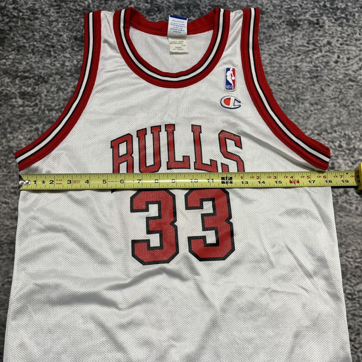 Champion Vintage Scottie Pippen Chicago Bulls 33 Away Champion Jersey Size US M / EU 48-50 / 2 - 9 Thumbnail