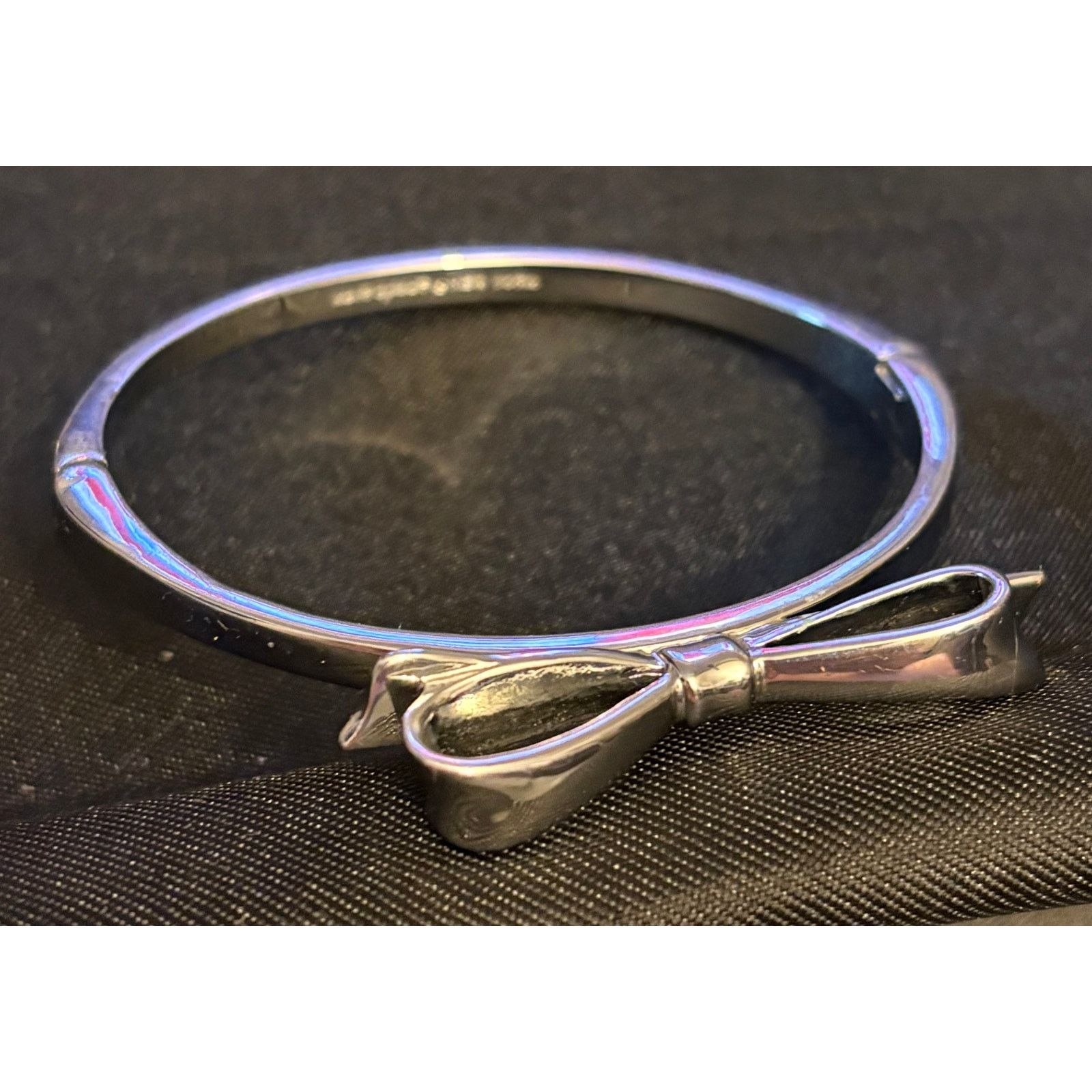 Kate Spade Kate Spade Silver Tone Bow Hinged Bangle Size 7 Size ONE SIZE - 2 Thumbnail