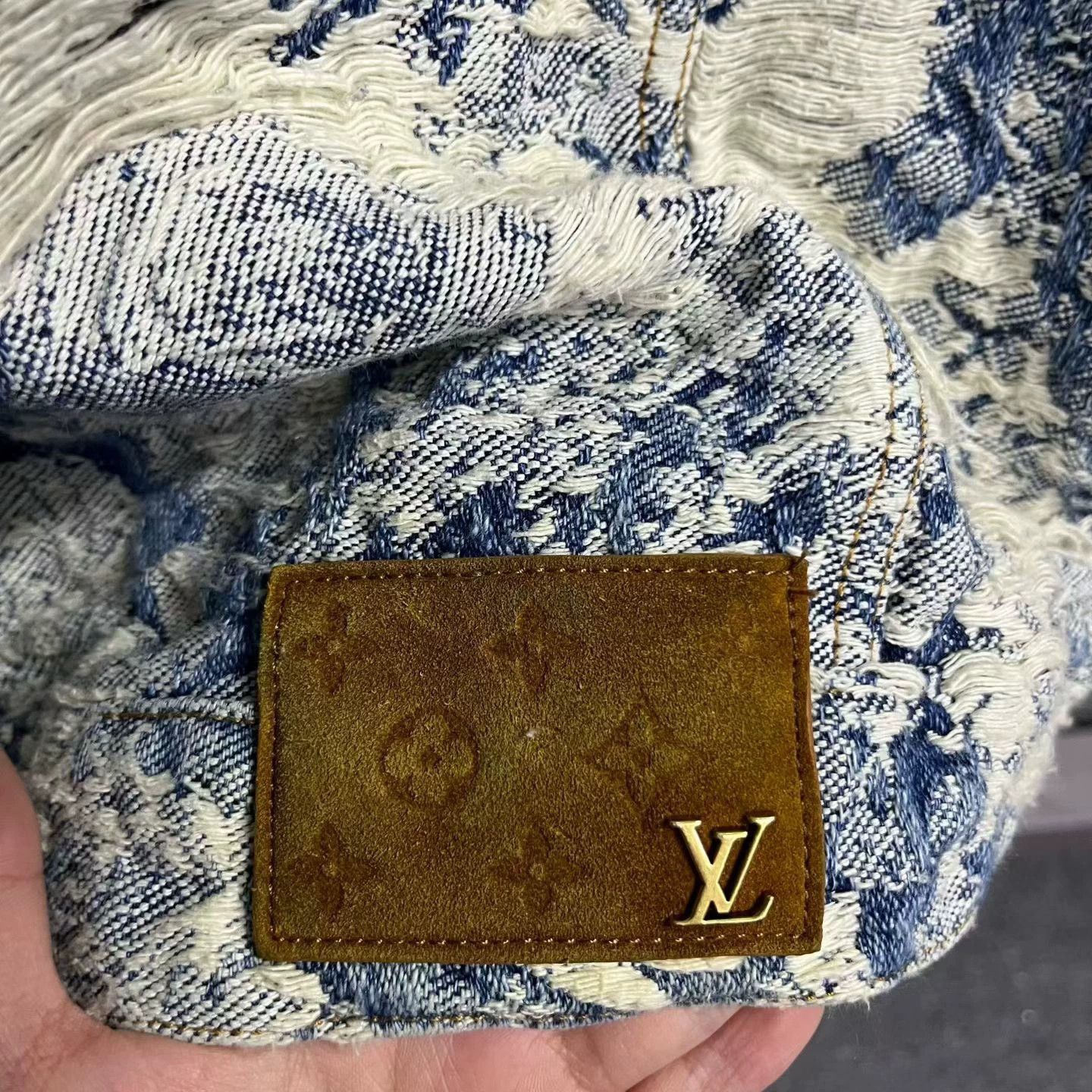 Louis Vuitton louis vuitton blue floral print denim jacket Size US L / EU 52-54 / 3 - 5 Thumbnail