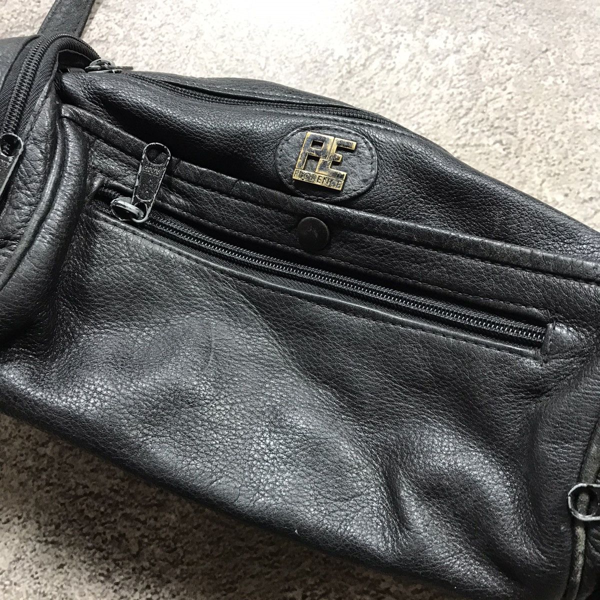 Vintage Y2K Black Leather Crossbody Bag Japanese Streetwear Slim OS Size ONE SIZE - 2 Thumbnail