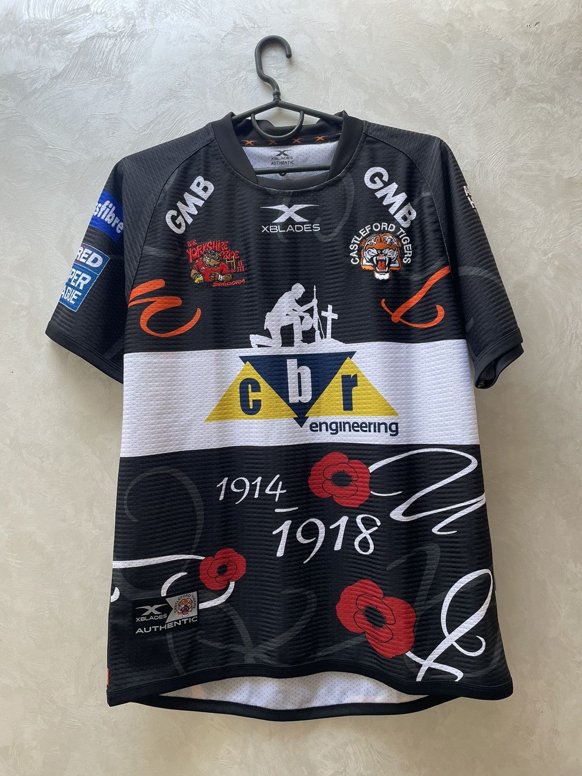 Vintage CASTLEFORD TIGERS RUGBY LEAGUE SHIRT XBLADES Size US S / EU 44-46 / 1 - 1 Thumbnail