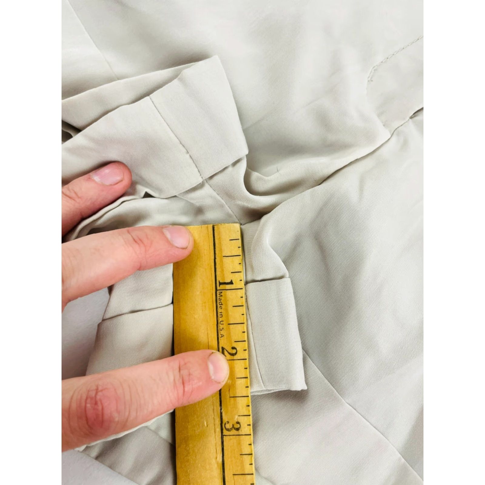 Express Express Shorts Women's Size 2 Tan Silky Hook and Eye Buttoned back Pockets Express Shorts Womens Size 2 Tan Silky Hook & Eye Buttoned back Pockets Size 26" / US 2 / IT 38 - 4 Thumbnail