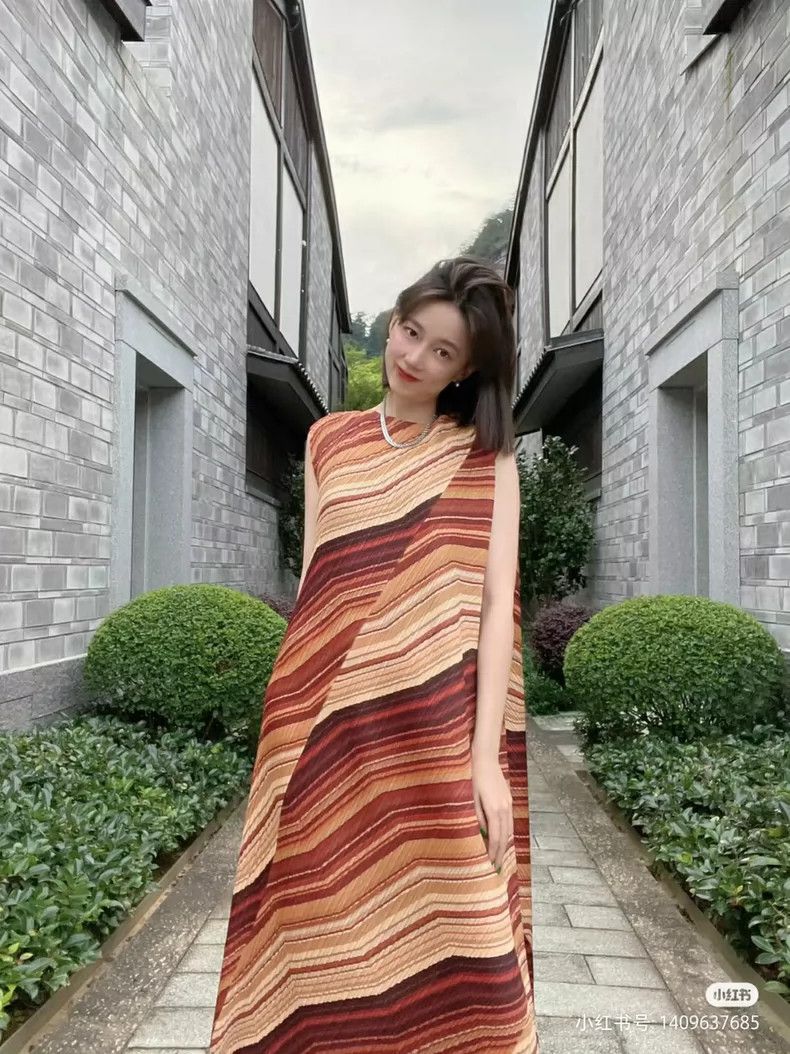 Issey Miyake Issey Miyake size:5 Red firecloud lava dress Size M / US 6-8 / IT 42-44 - 8 Thumbnail