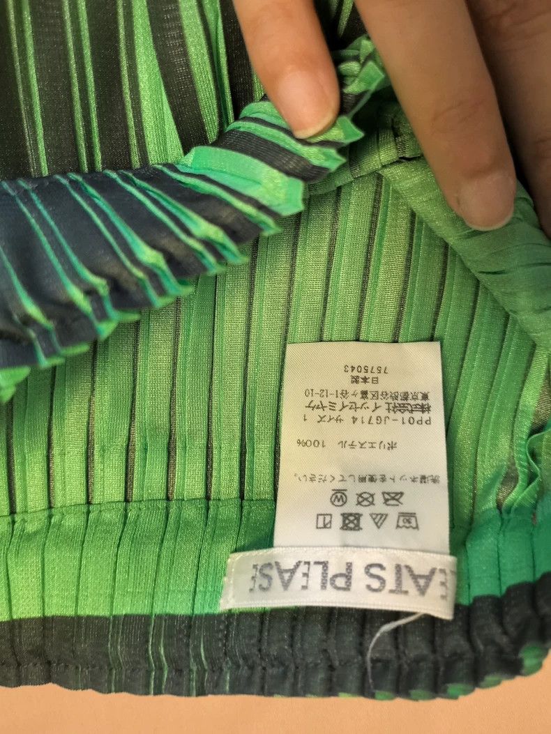 Issey Miyake Issey Miyake size:1 Green pleated skirt Size 31" - 2 Thumbnail