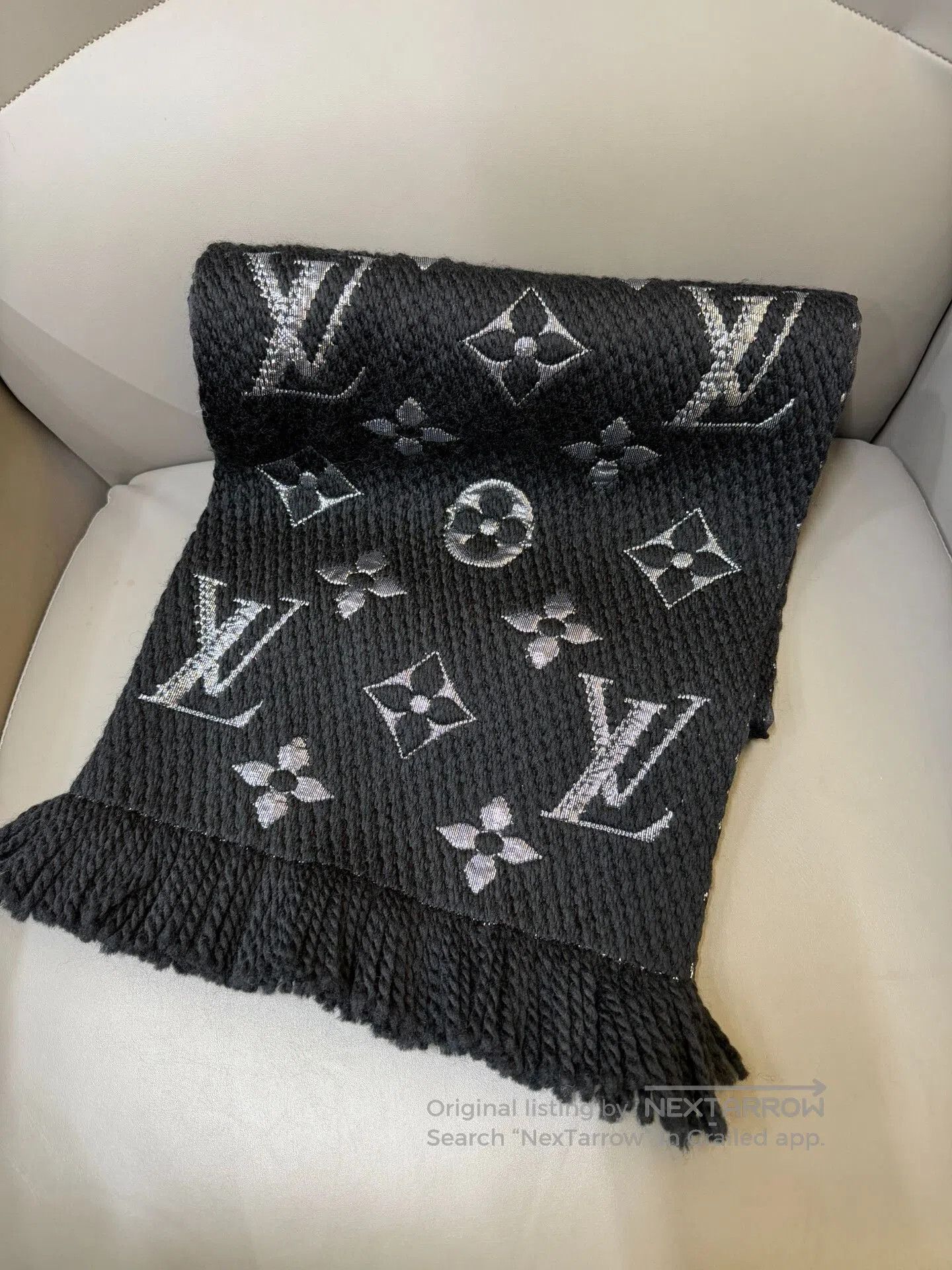 Louis Vuitton Louis Vuitton Black Sequin Logo Wool Scarf. Size ONE SIZE - 1 Thumbnail