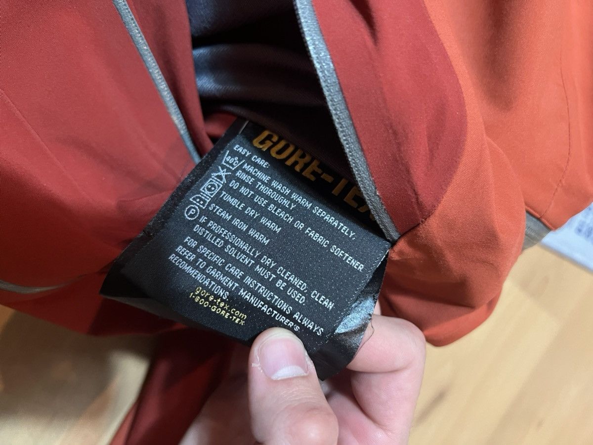 Arc'teryx Arc’teryx Vintage Gore Tex Jacket Red RECCO Size US L / EU 52-54 / 3 - 15 Thumbnail