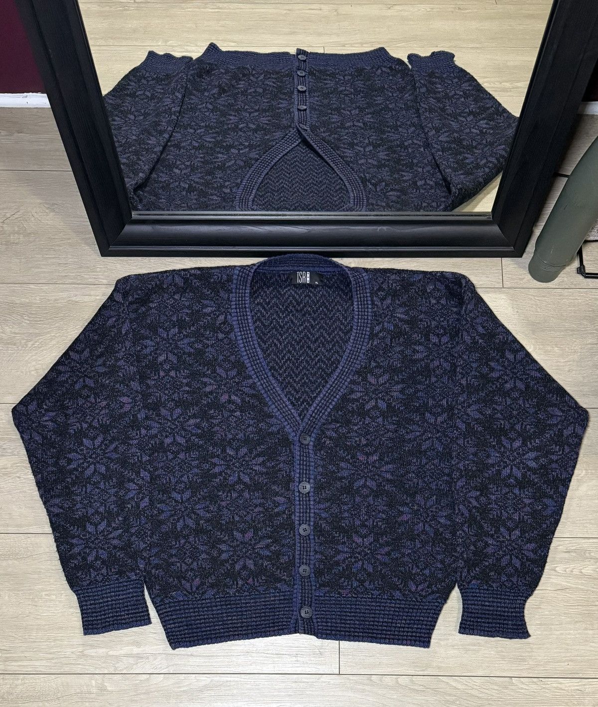 Other Vintage 1990s Snowflake All Over Print Dark Knitwear Cardiga Size US XL / EU 56 / 4 - 1 Thumbnail