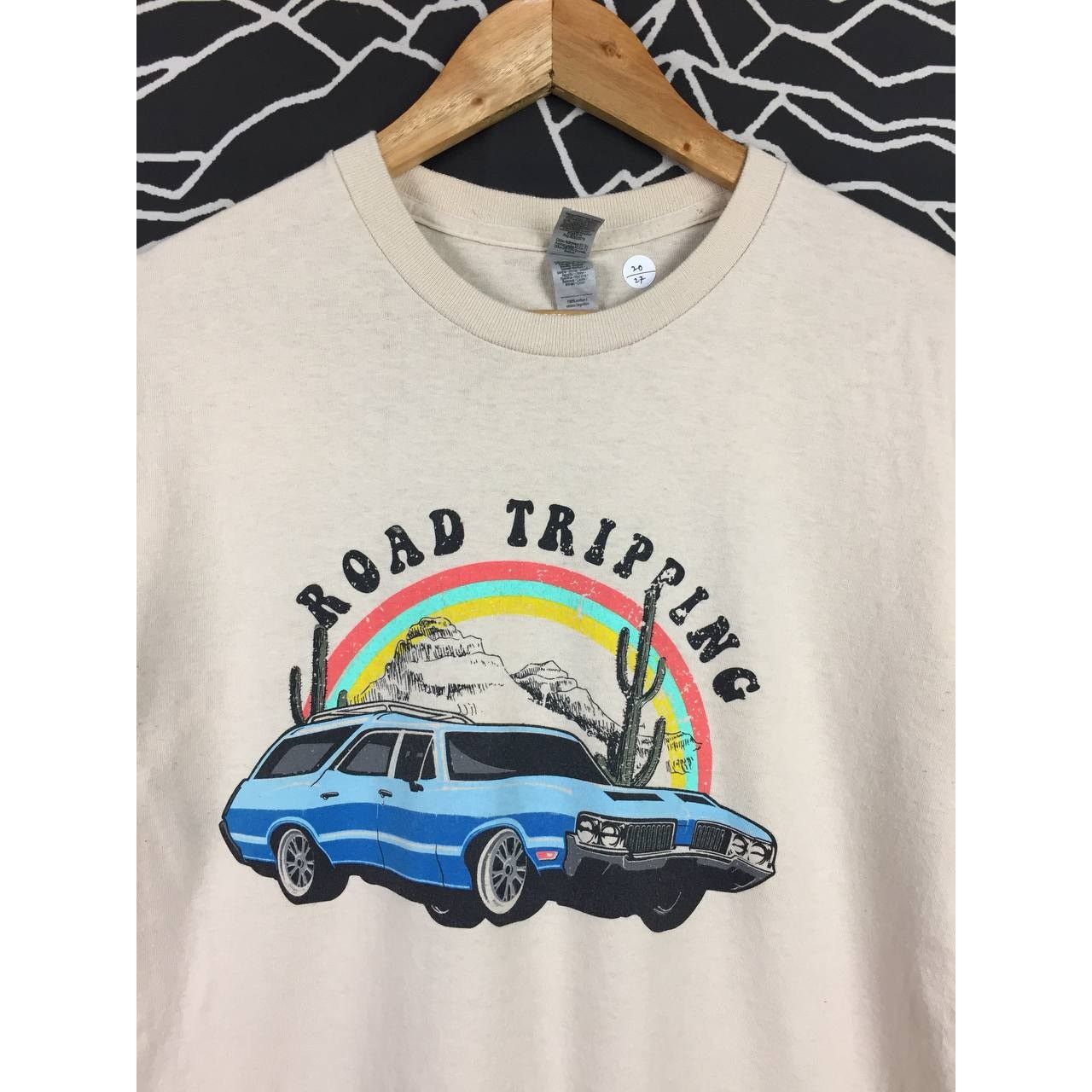 Gildan Gildan Heavy Cotton Road Tripping Classic Car Graphic Tee Size US M / EU 48-50 / 2 - 3 Thumbnail