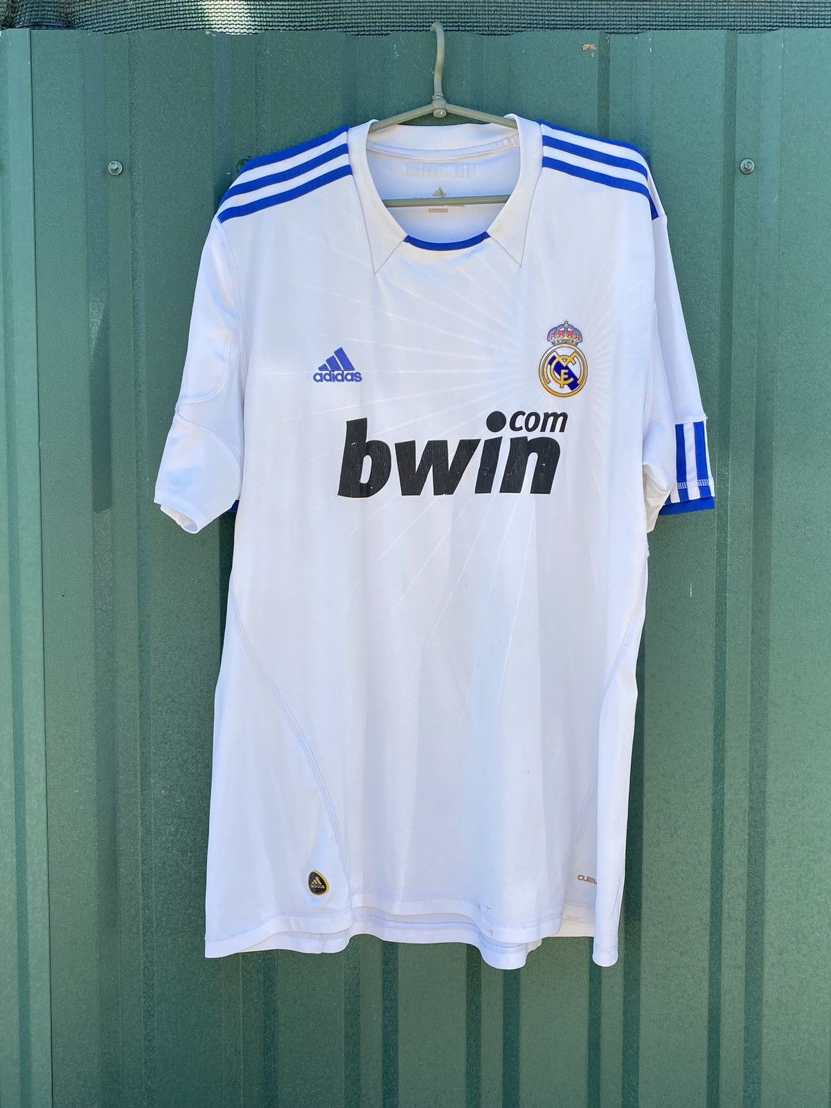 Adidas REAL MADRID 2010 2011 HOME FOOTBALL JERSEY ADIDAS P96163 | Grailed