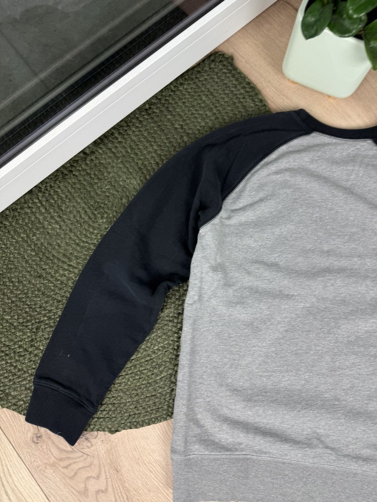 Carhartt × Vintage Vintage Carhartt Sweatshirt Patch Logo Y2k Style Size US M / EU 48-50 / 2 - 9 Thumbnail