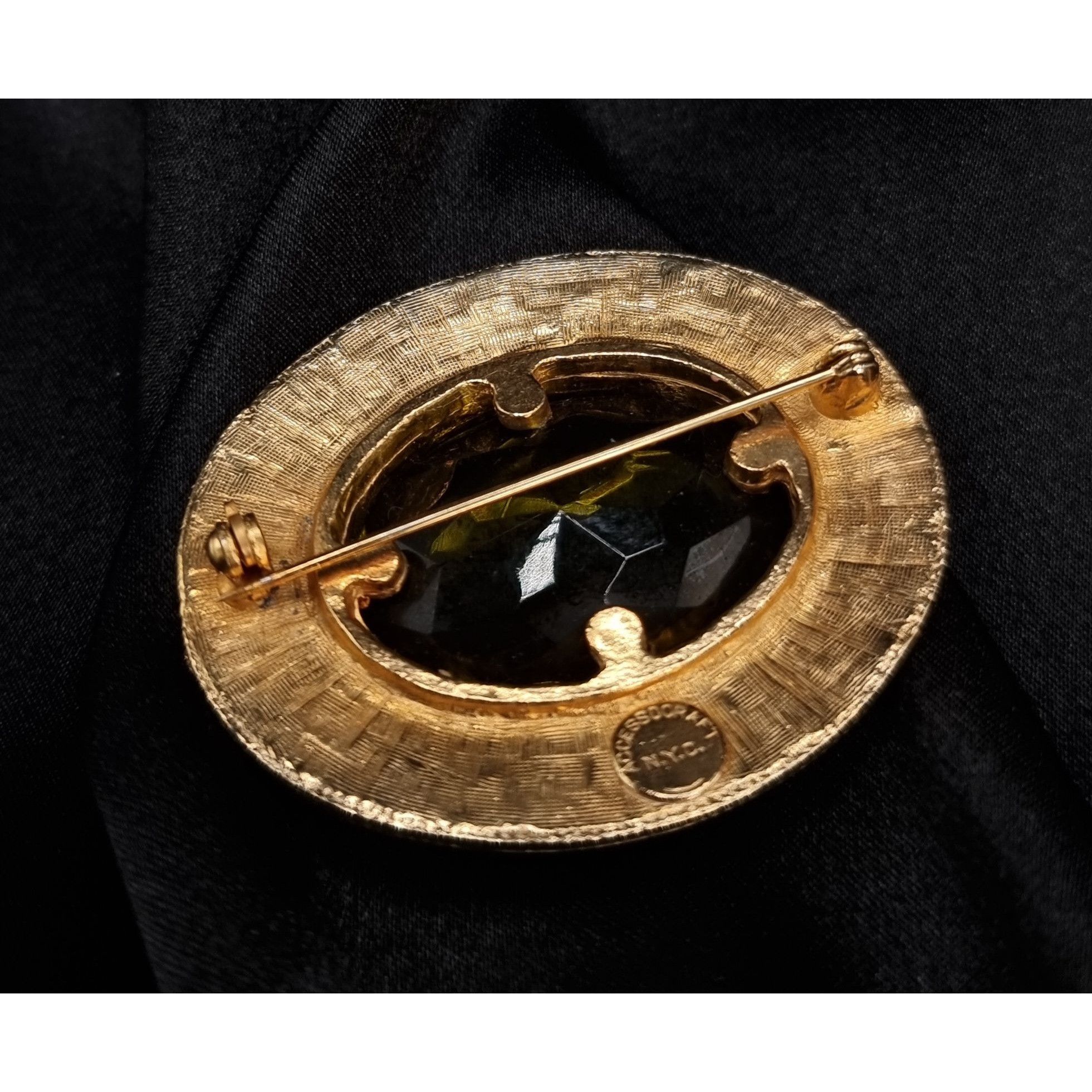 Vintage Vintage 1960s-1970s Accessocraft N.Y.C Brooch Size ONE SIZE - 4 Thumbnail