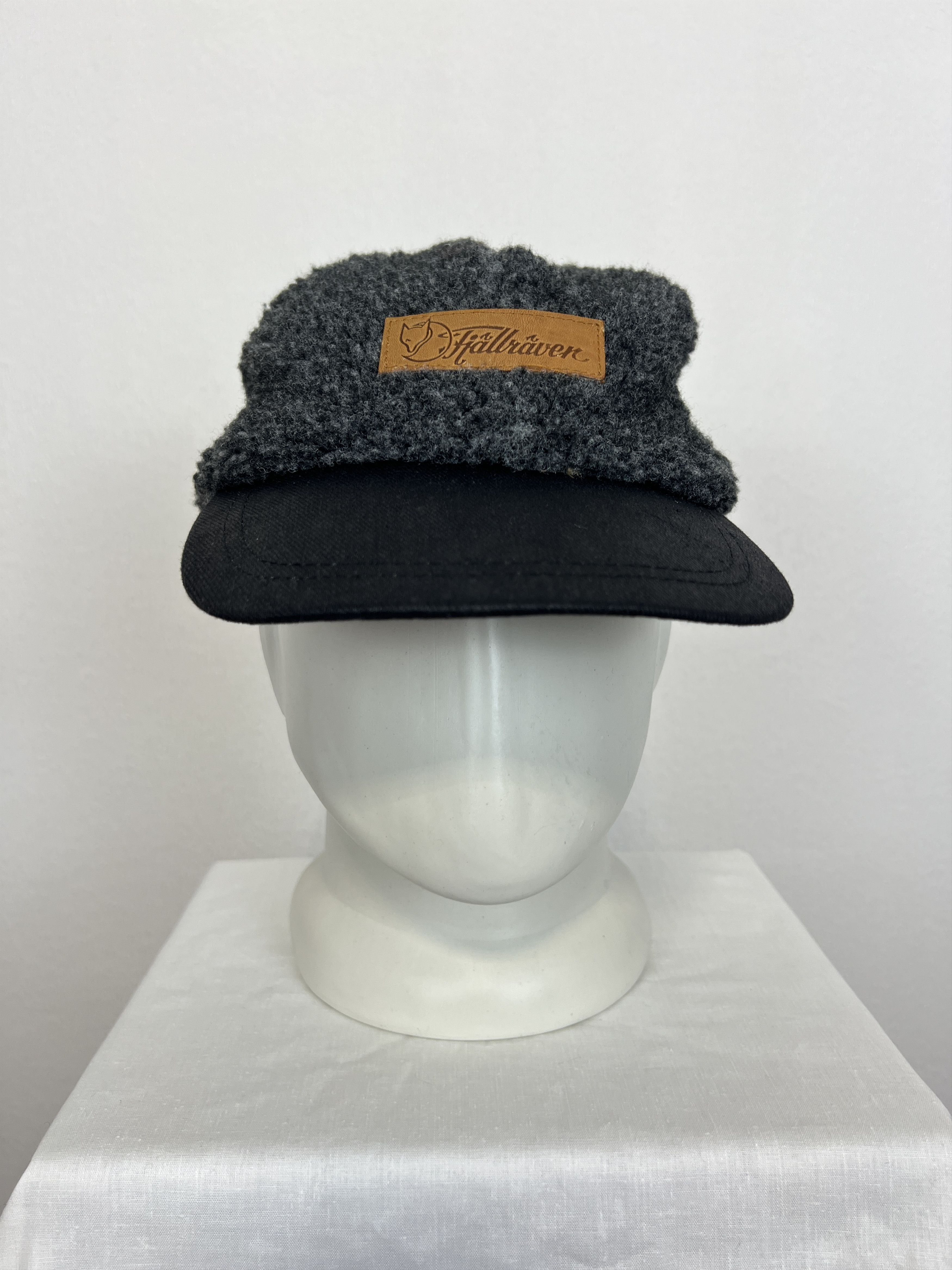 Fjallraven Hat Bommul Cap Rare Winter Warm Snapback Hype Adult Size ONE SIZE - 1 Thumbnail