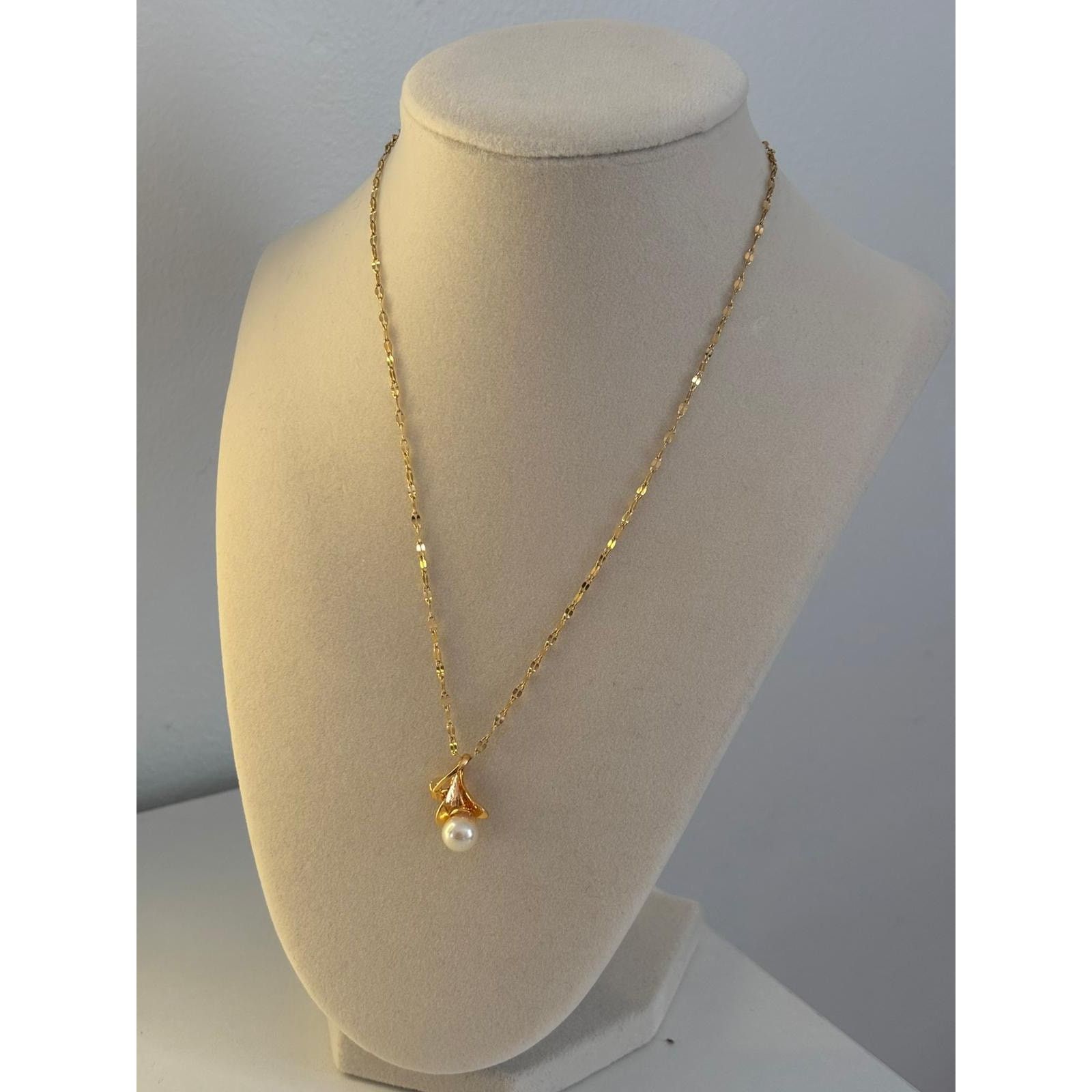 The Unbranded Brand Gold Flower Pearl Pendant Necklace Stainless Steel Size ONE SIZE - 3 Thumbnail