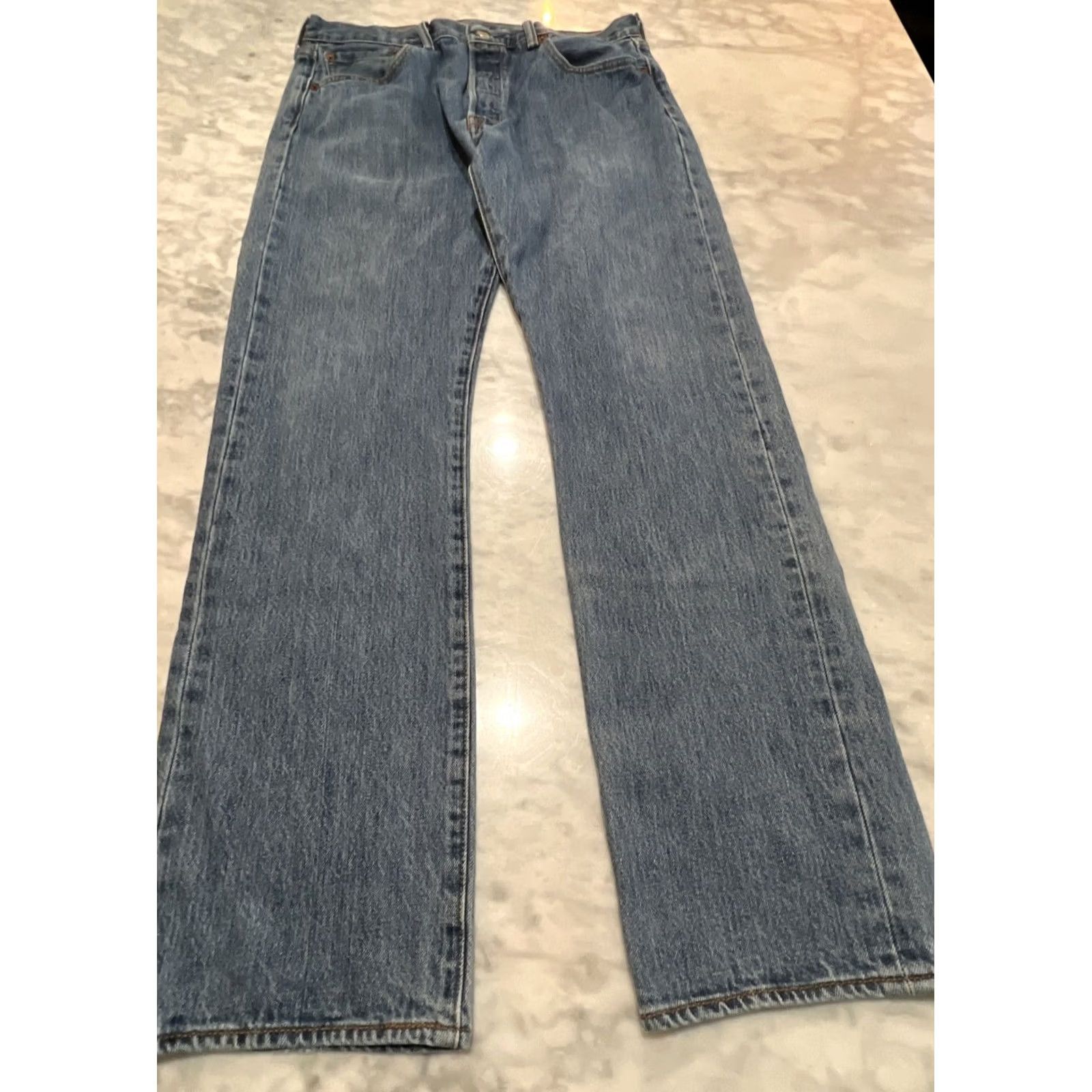 Levi's VINTAGE Levi’s 501 Jeans Men’s 34x32 Blue Denim Straight Leg Y2K Fade 5-Pocket Logo Classic Regular Waist 34 Inseam 30 USA 90s Theme Size US 34 / EU 50 - 4 Thumbnail