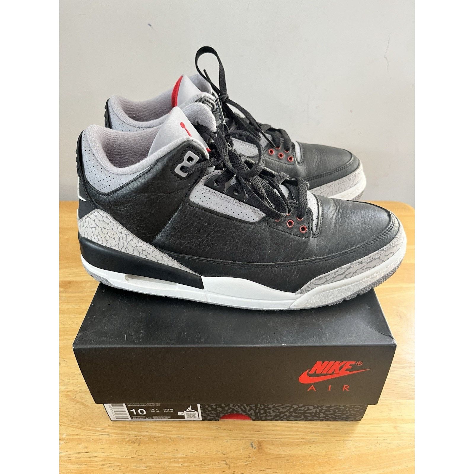 Jordan Brand Size 10 - Air Jordan 3 Retro OG 2024 Black Cement Size US 10 / EU 43 - 2 Thumbnail