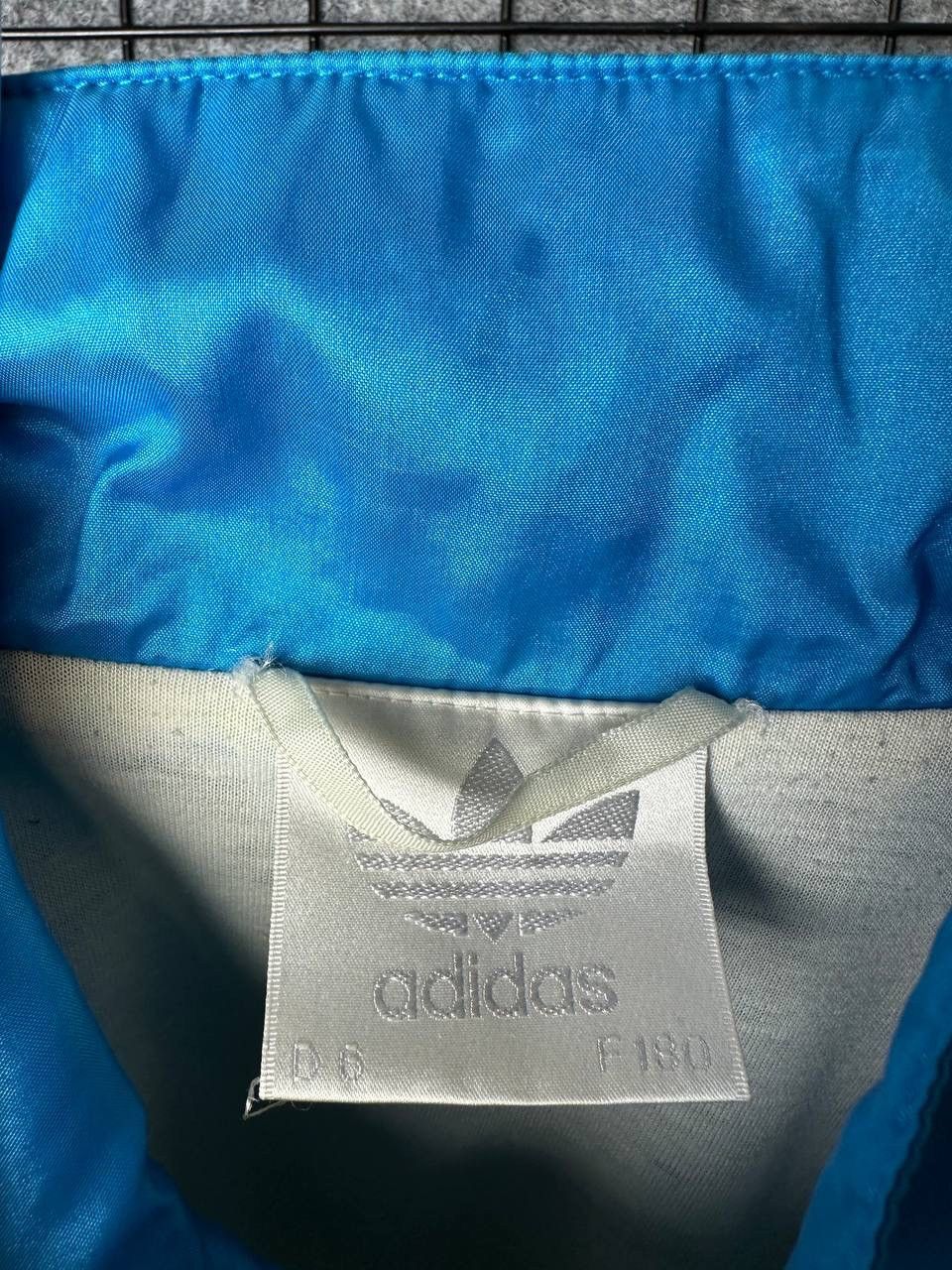 Vintage Vintage Adidas windbreaker track jacket size Medium Size US M / EU 48-50 / 2 - 3 Thumbnail