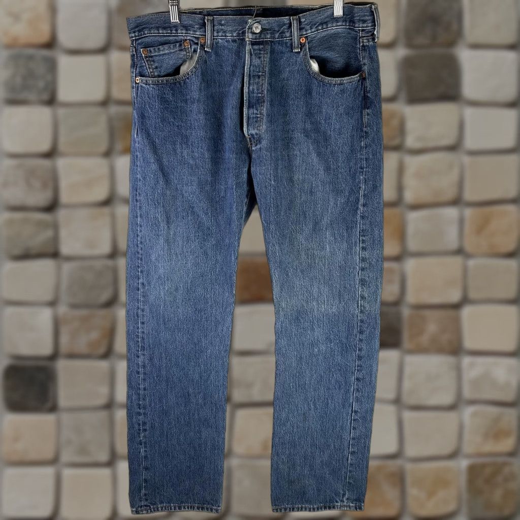 Levi's Levi's 501 Jeans Mens 38x33 Blue Button Fly Straight Leg Denim Regular Fit 100% Cotton Vintage? No (Levi's 501) } Size US 38 / EU 54 - 1 Thumbnail