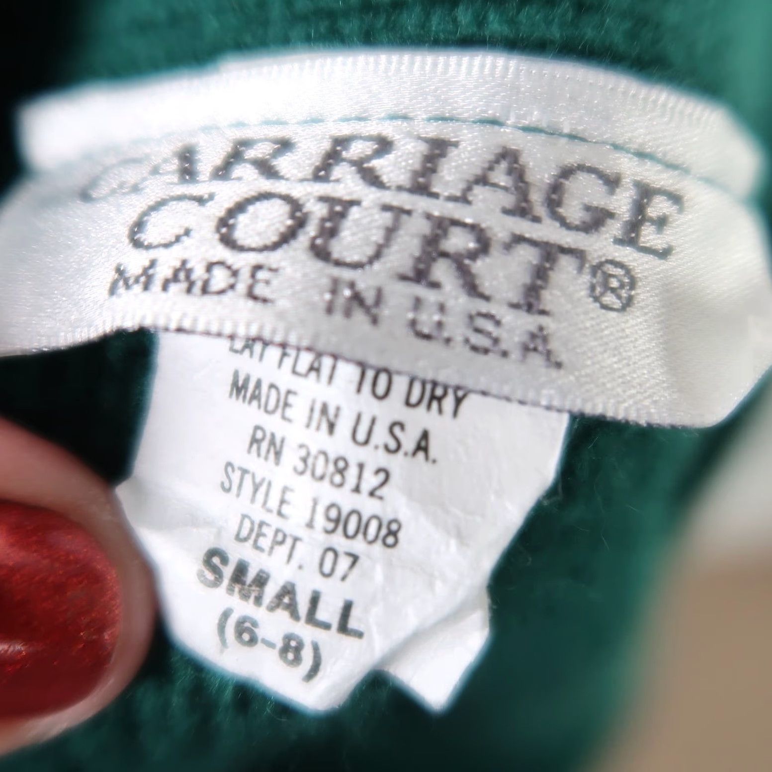 Vintage VINTAGE 90s Carriage Court dark green cable knit sweater vest cardigan Vest S Women Sleeveless Button front Casual Fall Winter 90s 80s Womens Size S / US 4 / IT 40 - 5 Thumbnail